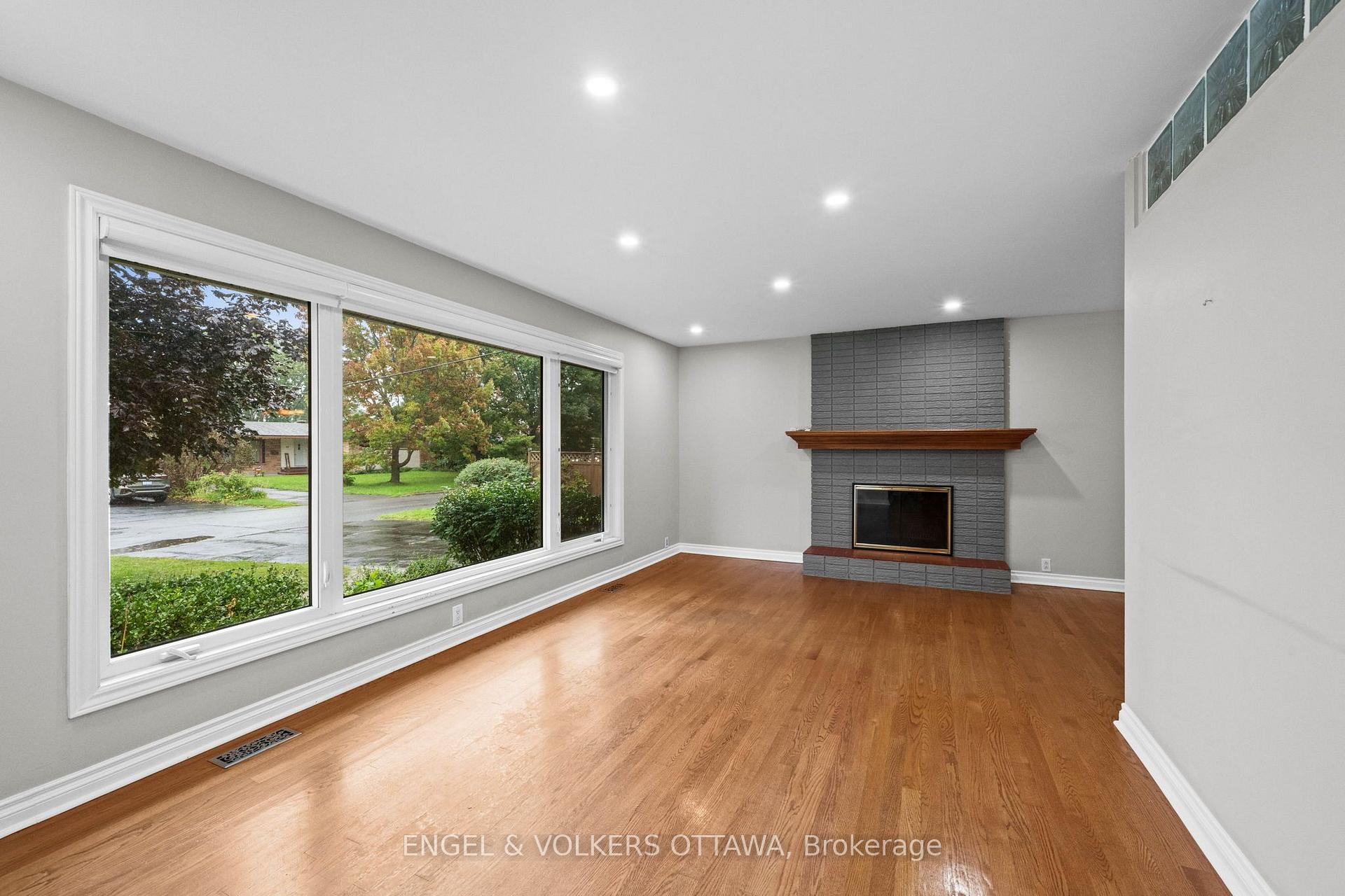 Photo 6 of 20 Parthia Avenue, Ottawa, City View/Skyline/Fisher Heights/Parkwood Hills — HOMEH