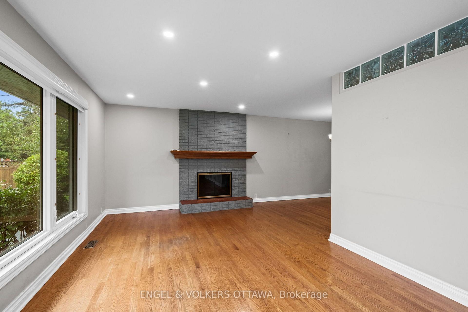 Photo 7 of 20 Parthia Avenue, Ottawa, City View/Skyline/Fisher Heights/Parkwood Hills — HOMEH