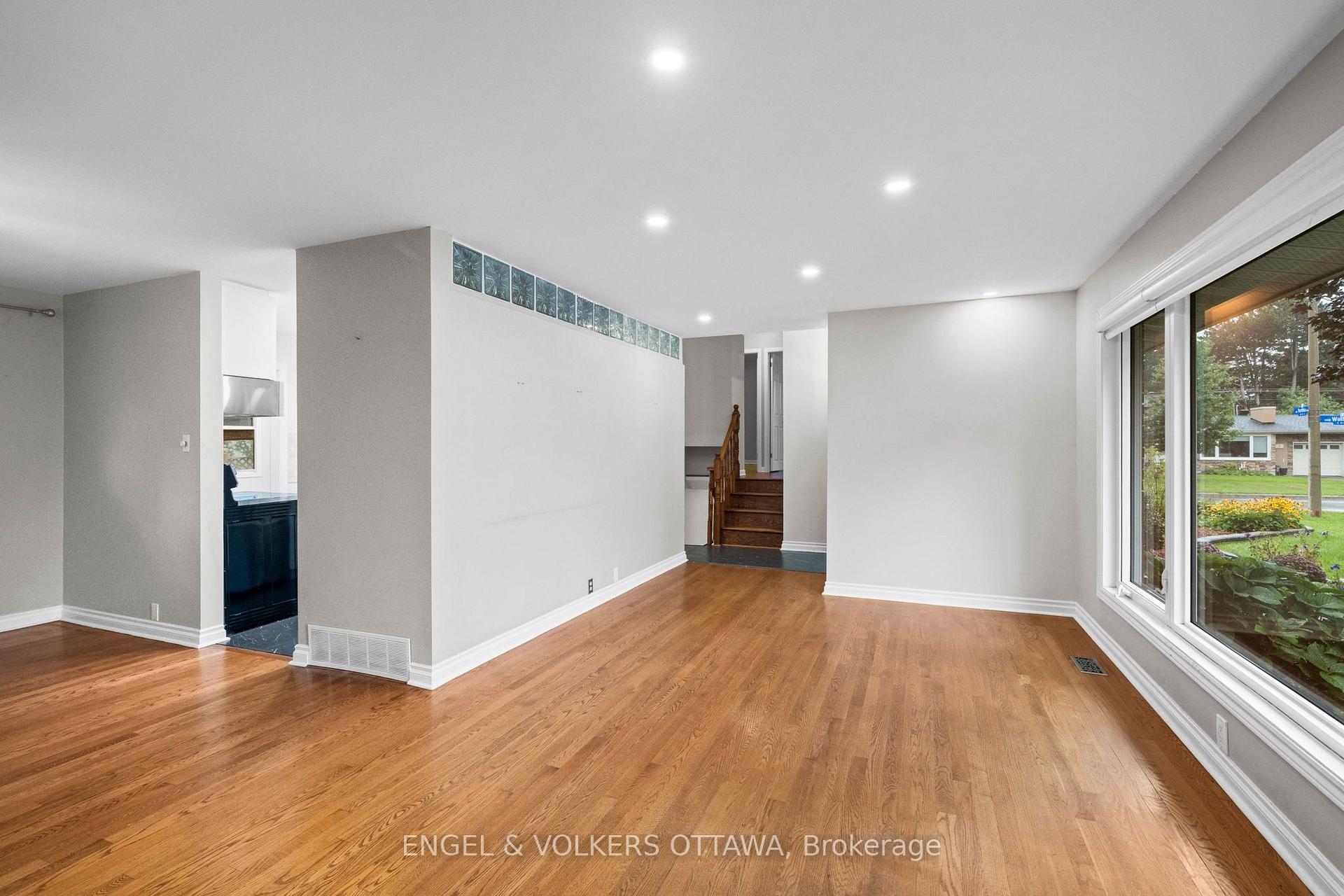 Photo 8 of 20 Parthia Avenue, Ottawa, City View/Skyline/Fisher Heights/Parkwood Hills — HOMEH