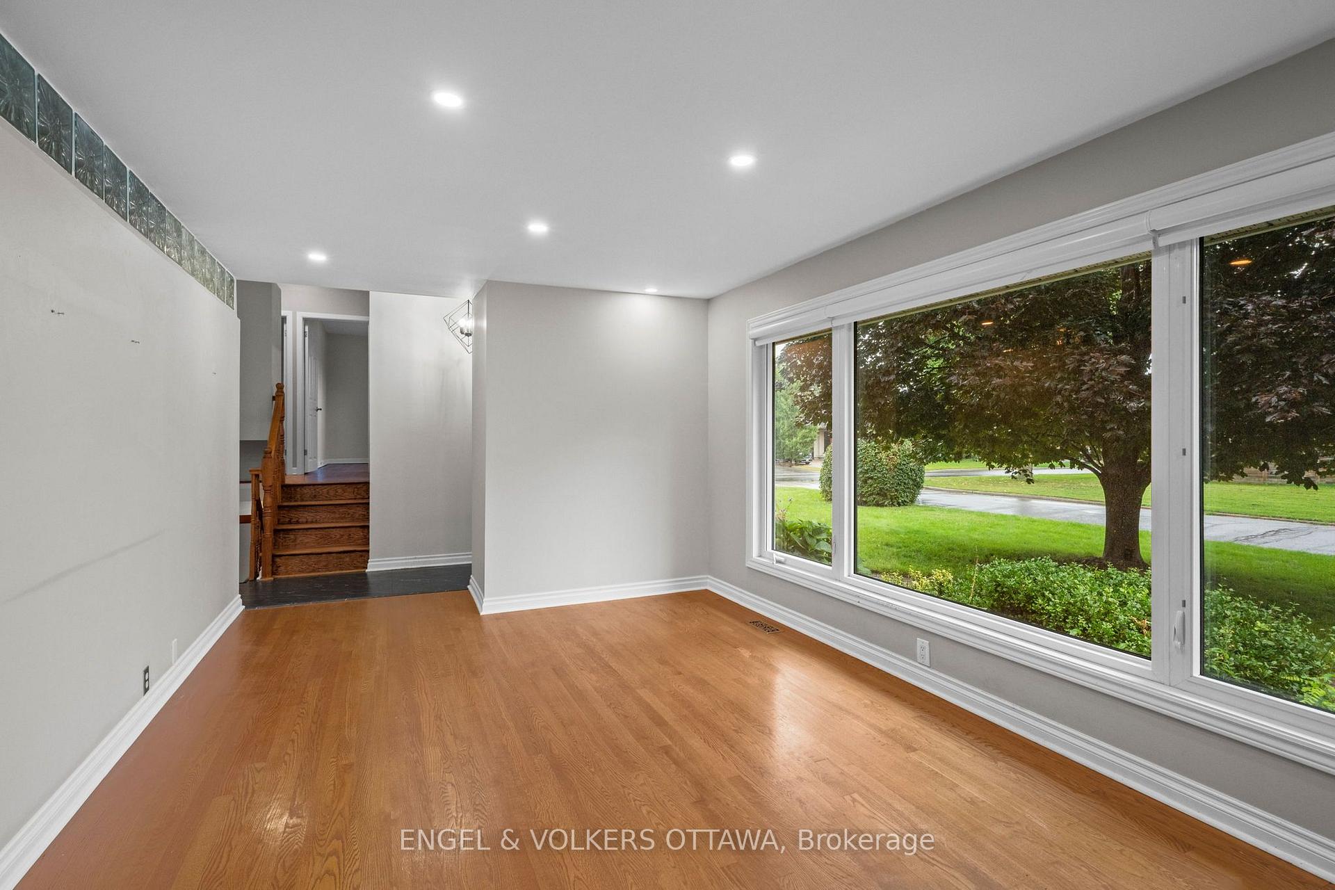 Photo 10 of 20 Parthia Avenue, Ottawa, City View/Skyline/Fisher Heights/Parkwood Hills — HOMEH