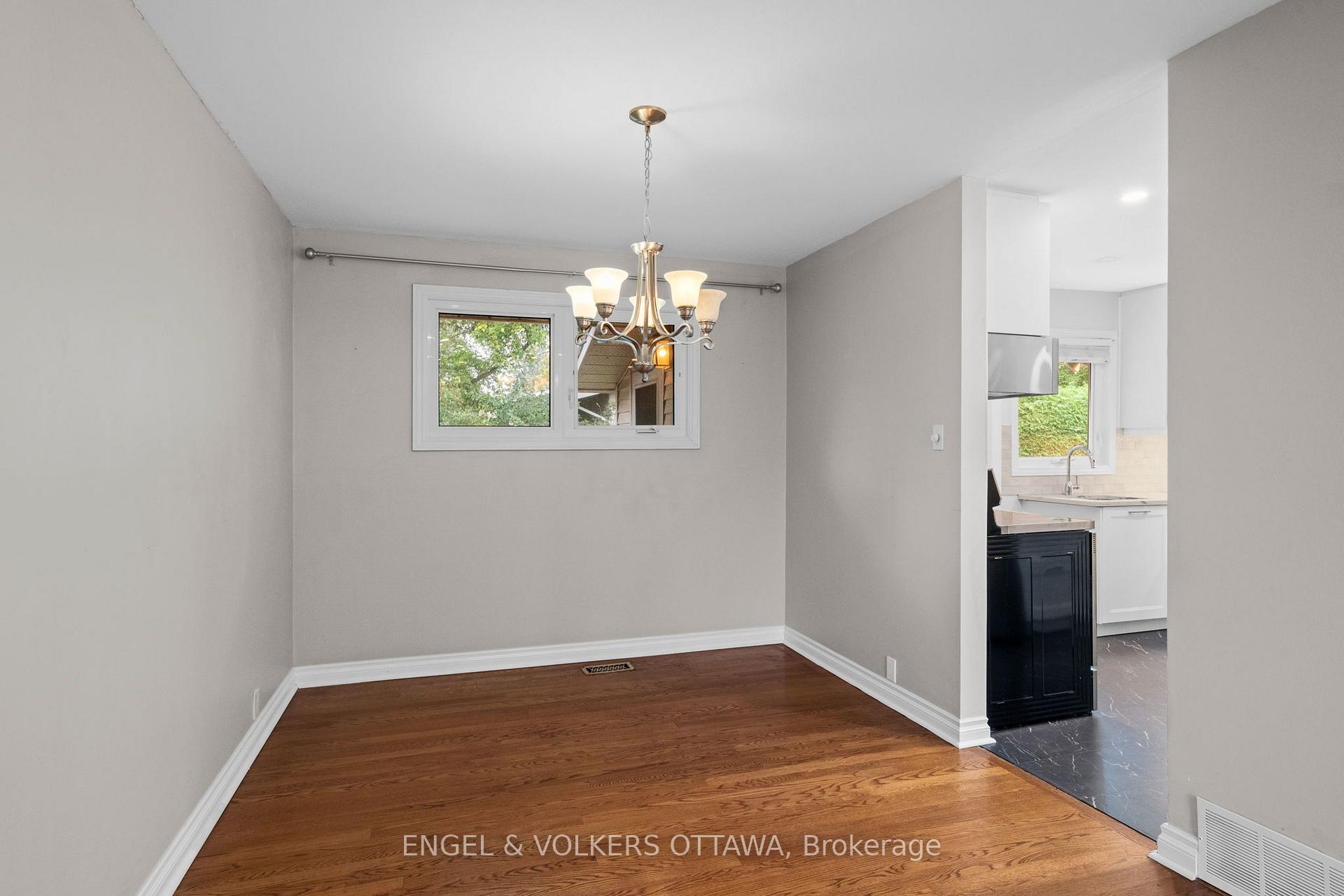 Photo 11 of 20 Parthia Avenue, Ottawa, City View/Skyline/Fisher Heights/Parkwood Hills — HOMEH