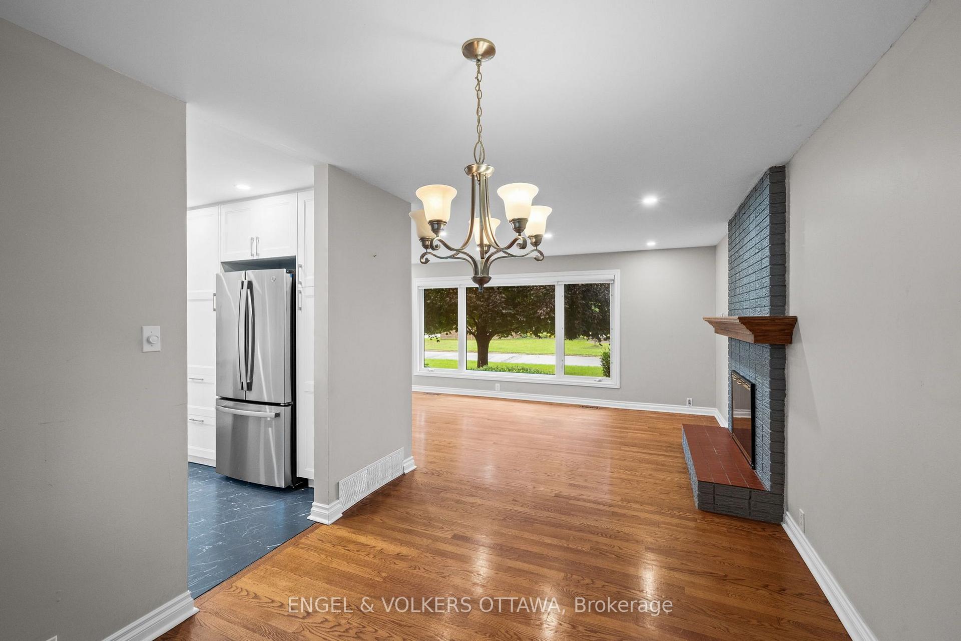 Photo 12 of 20 Parthia Avenue, Ottawa, City View/Skyline/Fisher Heights/Parkwood Hills — HOMEH