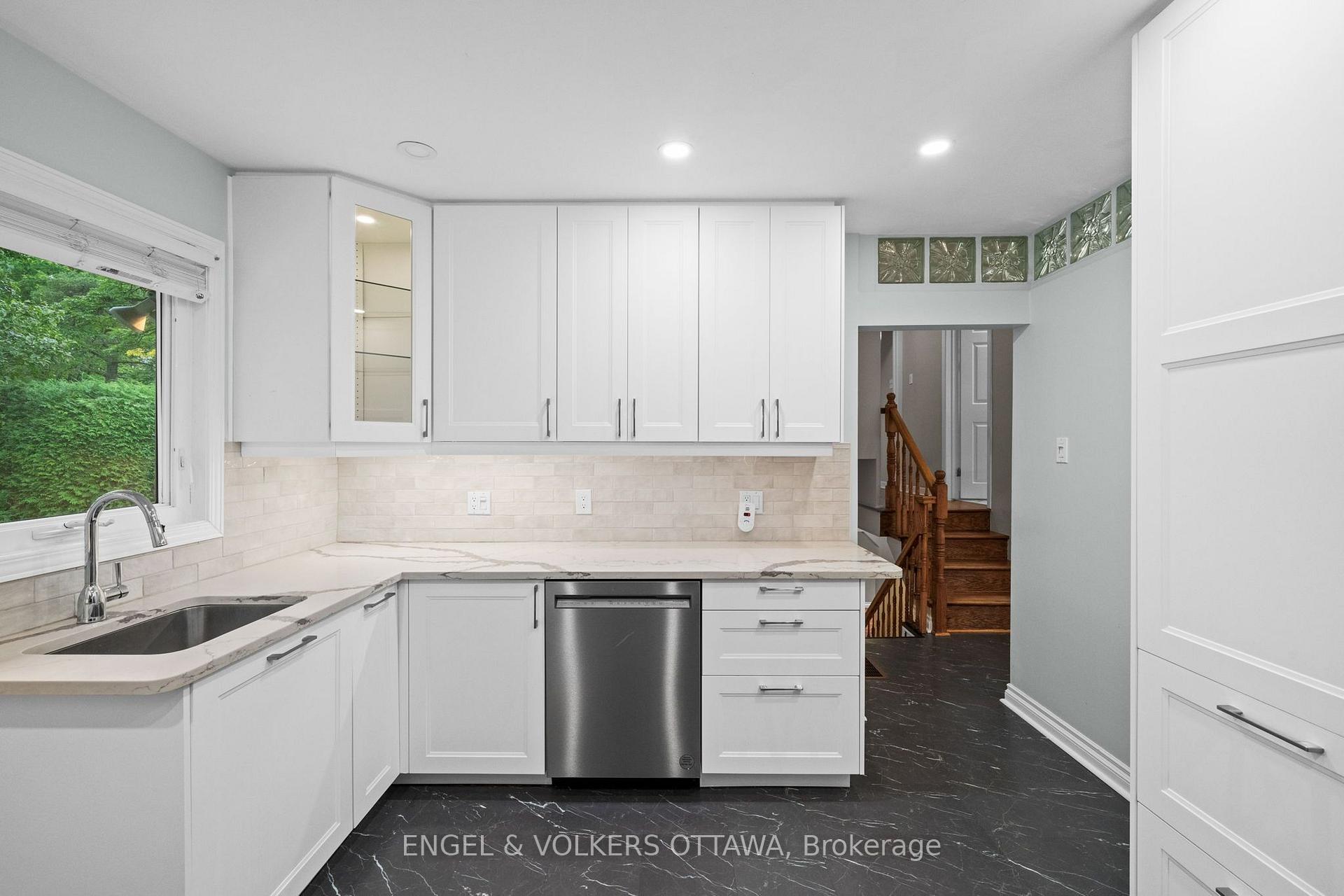 Photo 14 of 20 Parthia Avenue, Ottawa, City View/Skyline/Fisher Heights/Parkwood Hills — HOMEH