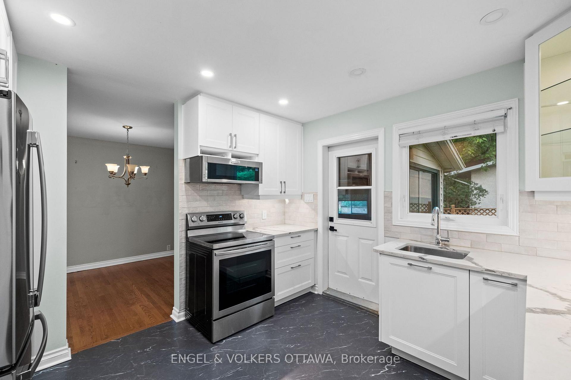 Photo 15 of 20 Parthia Avenue, Ottawa, City View/Skyline/Fisher Heights/Parkwood Hills — HOMEH