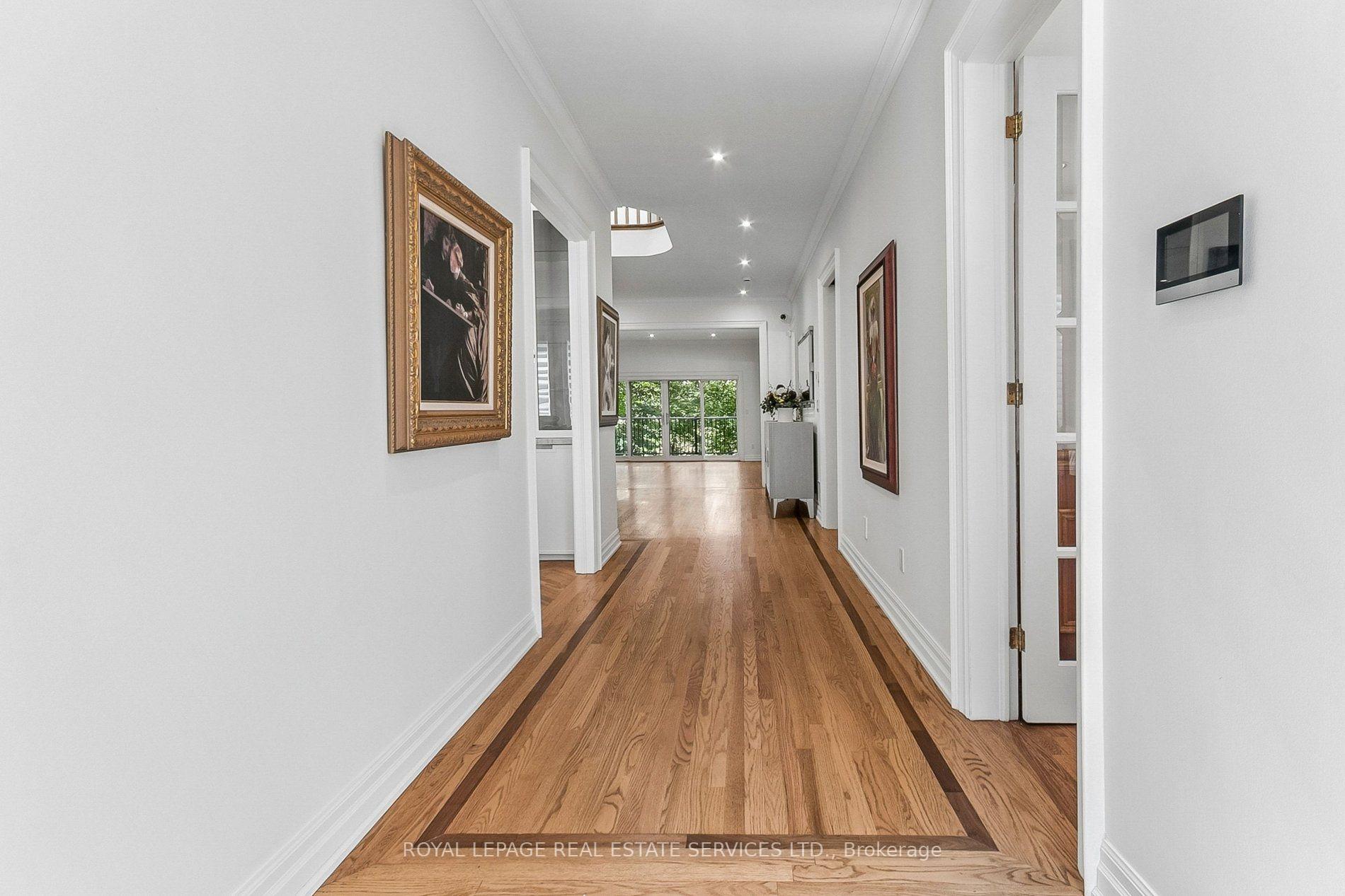 Photo 2 of 42 Rykert Crescent, Toronto, Leaside — HOMEH