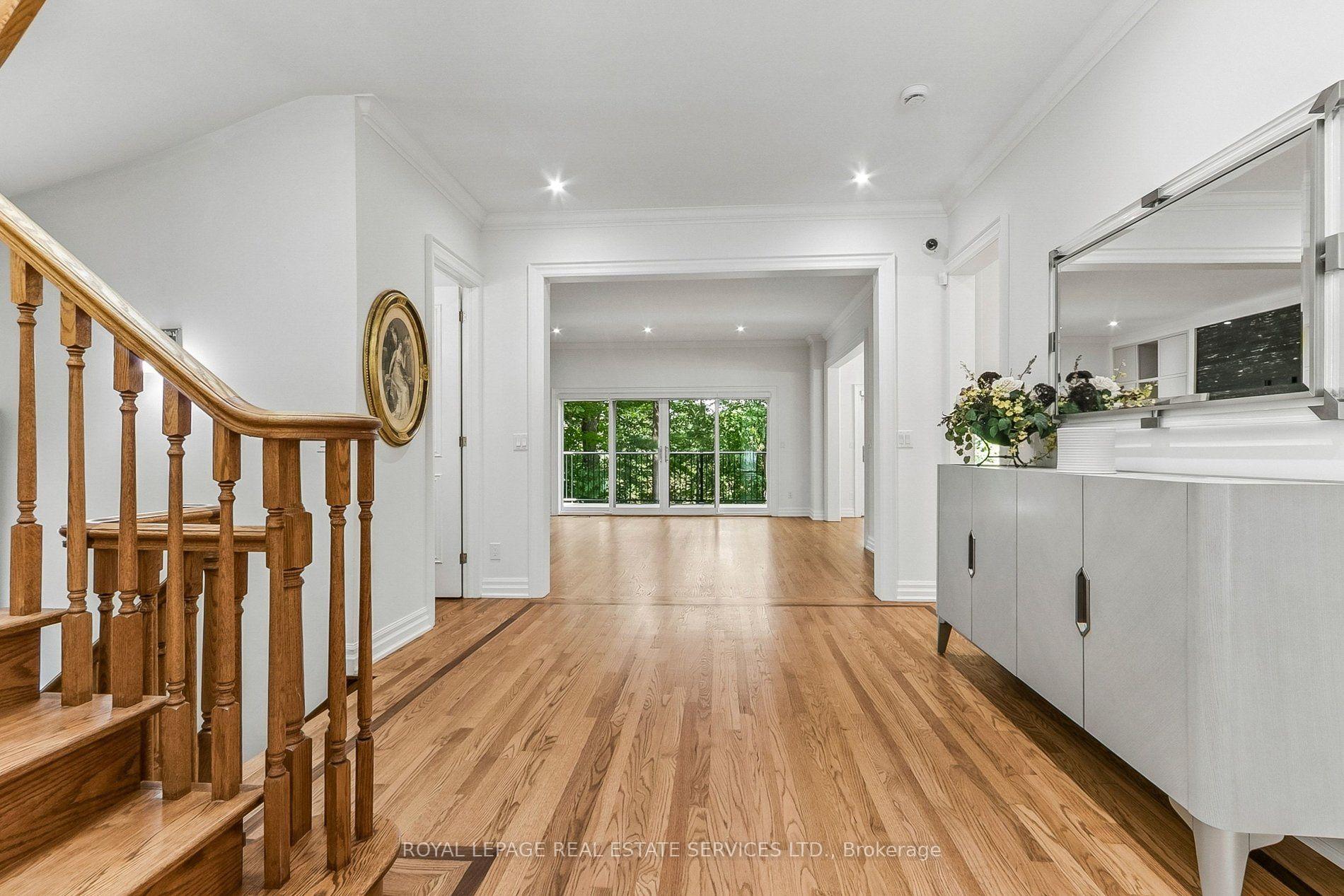Photo 3 of 42 Rykert Crescent, Toronto, Leaside — HOMEH