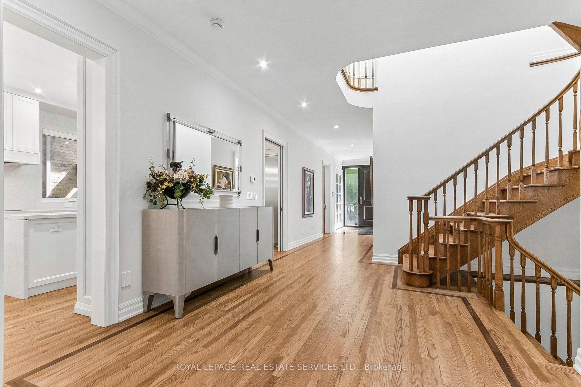 Photo 4 of 42 Rykert Crescent, Toronto, Leaside — HOMEH