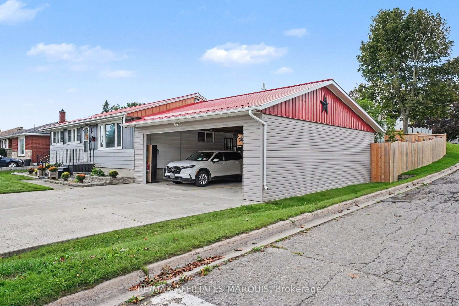 Photo 3 of 86 Jasper Avenue, Smiths Falls, Smiths Falls — HOMEH