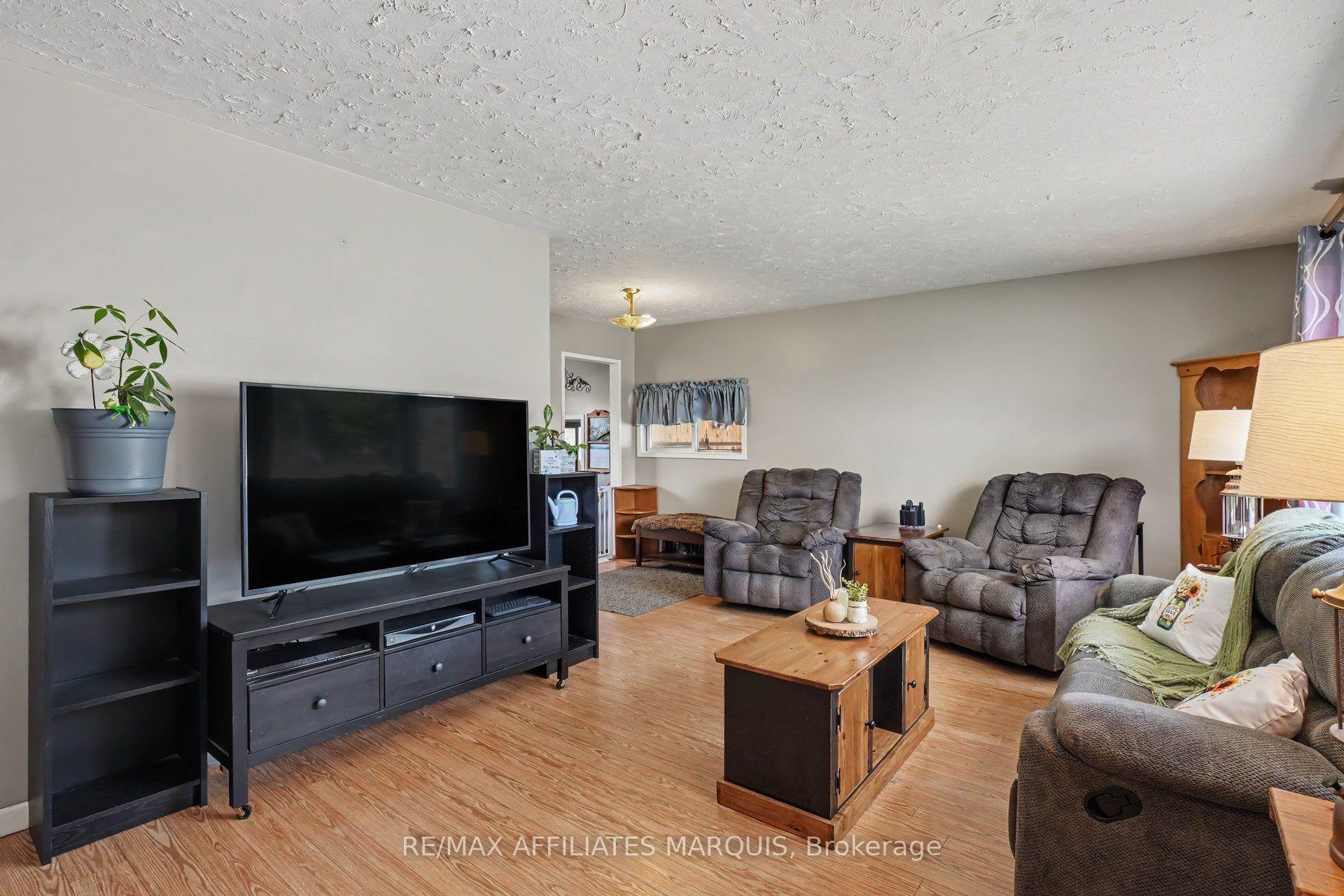 Photo 6 of 86 Jasper Avenue, Smiths Falls, Smiths Falls — HOMEH