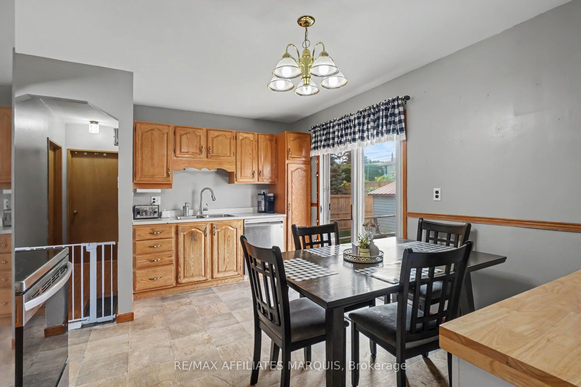 Photo 7 of 86 Jasper Avenue, Smiths Falls, Smiths Falls — HOMEH