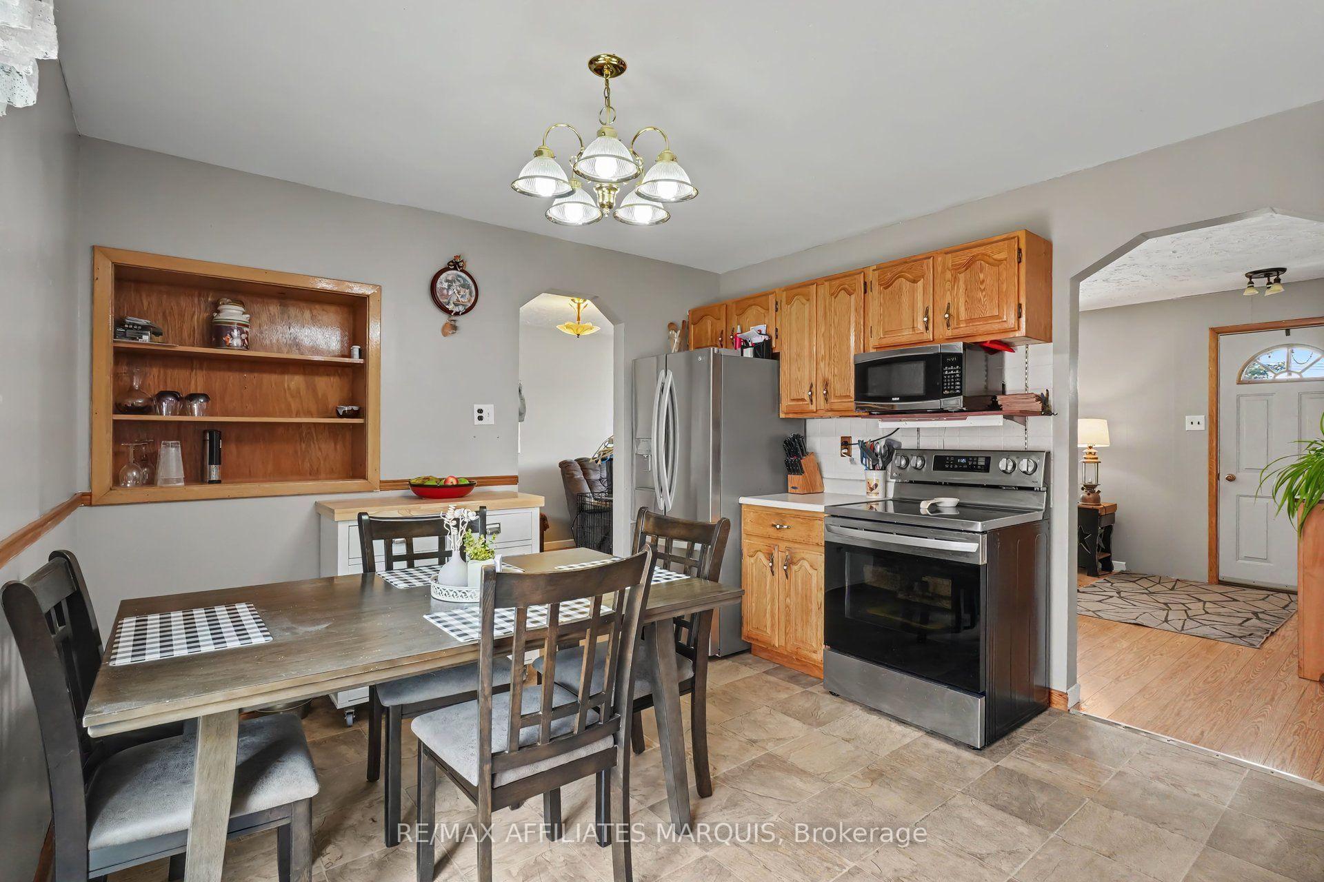 Photo 9 of 86 Jasper Avenue, Smiths Falls, Smiths Falls — HOMEH