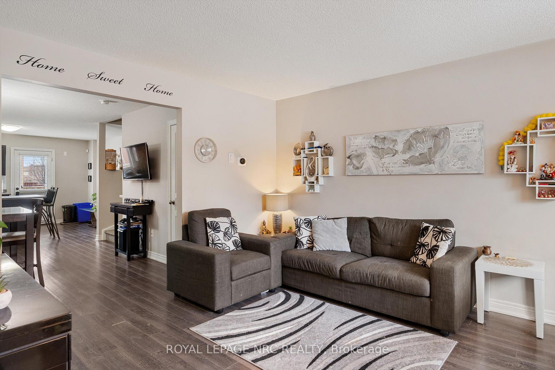 Photo 8 of Unit 6, 6118 Kelsey Crescent, Niagara Falls, Forestview — HOMEH