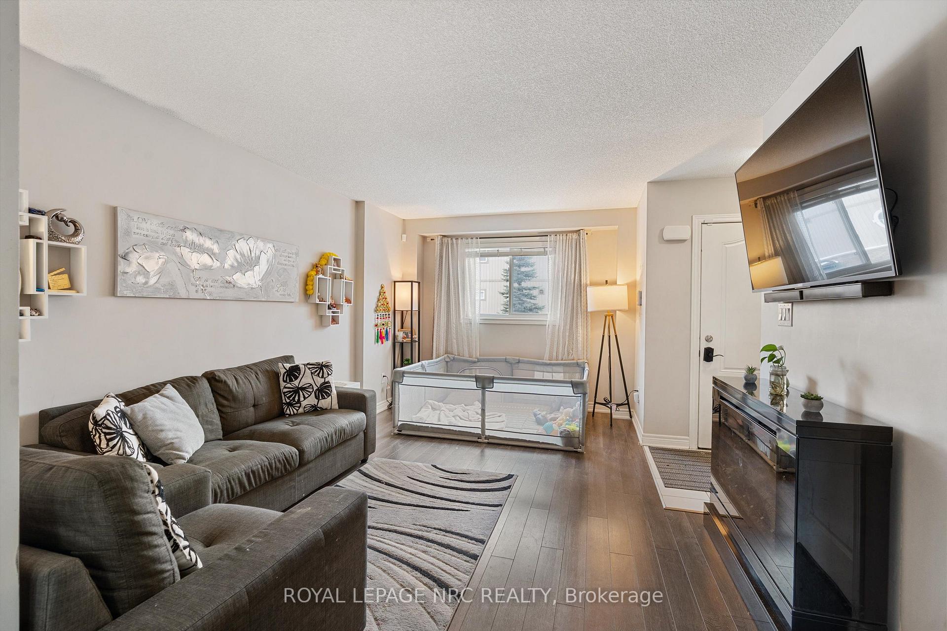 Photo 9 of Unit 6, 6118 Kelsey Crescent, Niagara Falls, Forestview — HOMEH