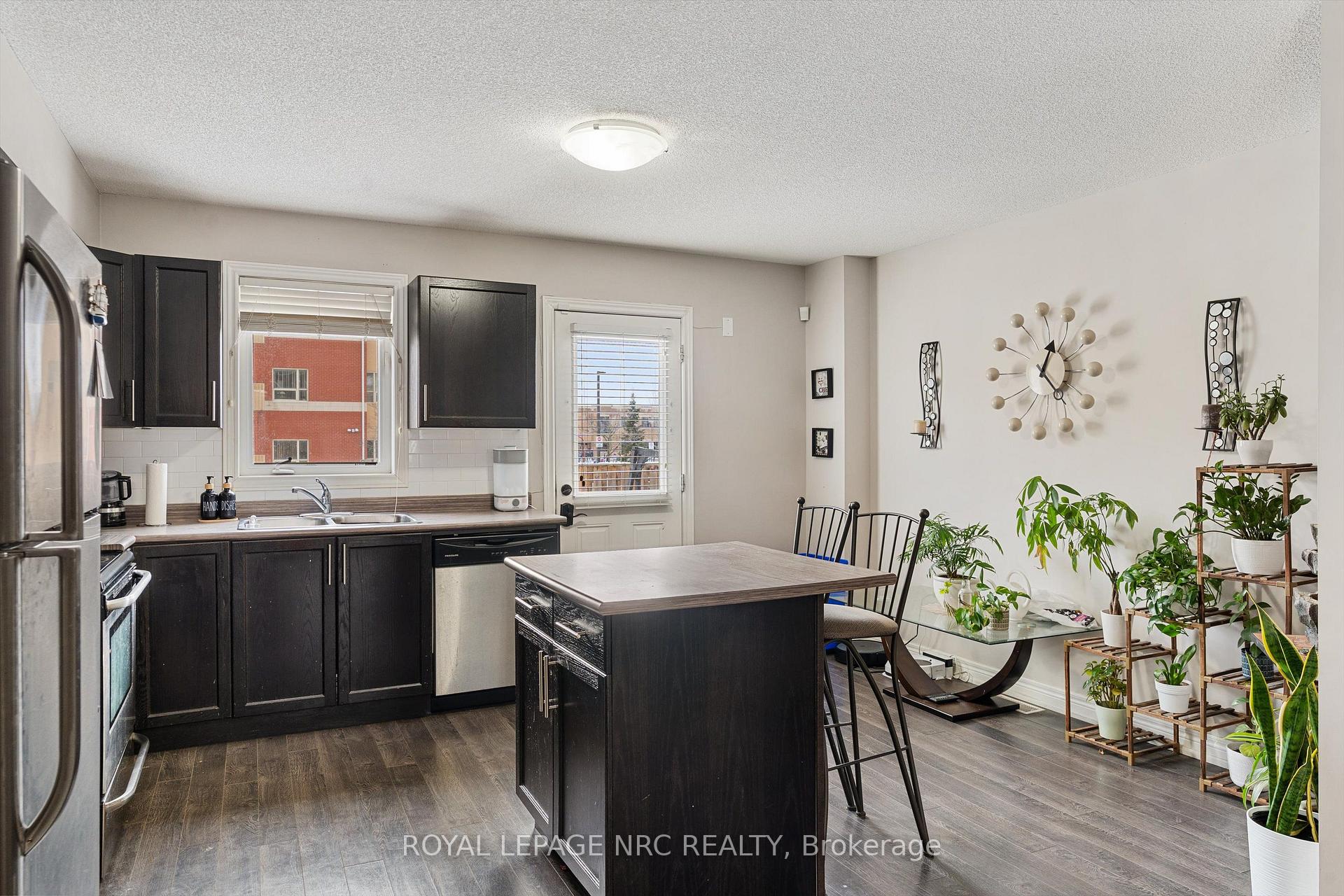 Photo 14 of Unit 6, 6118 Kelsey Crescent, Niagara Falls, Forestview — HOMEH