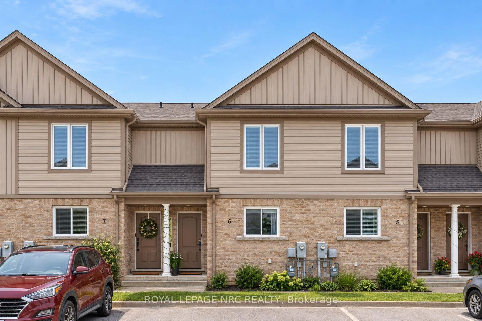 Photo 3 of Unit 6, 6118 Kelsey Crescent, Niagara Falls, Forestview — HOMEH