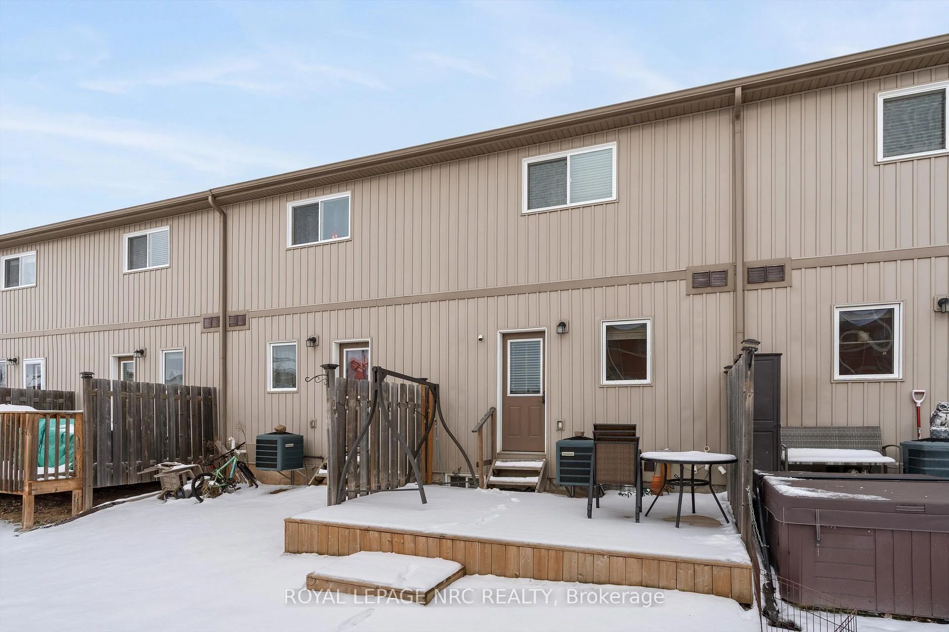 Photo 6 of Unit 6, 6118 Kelsey Crescent, Niagara Falls, Forestview — HOMEH