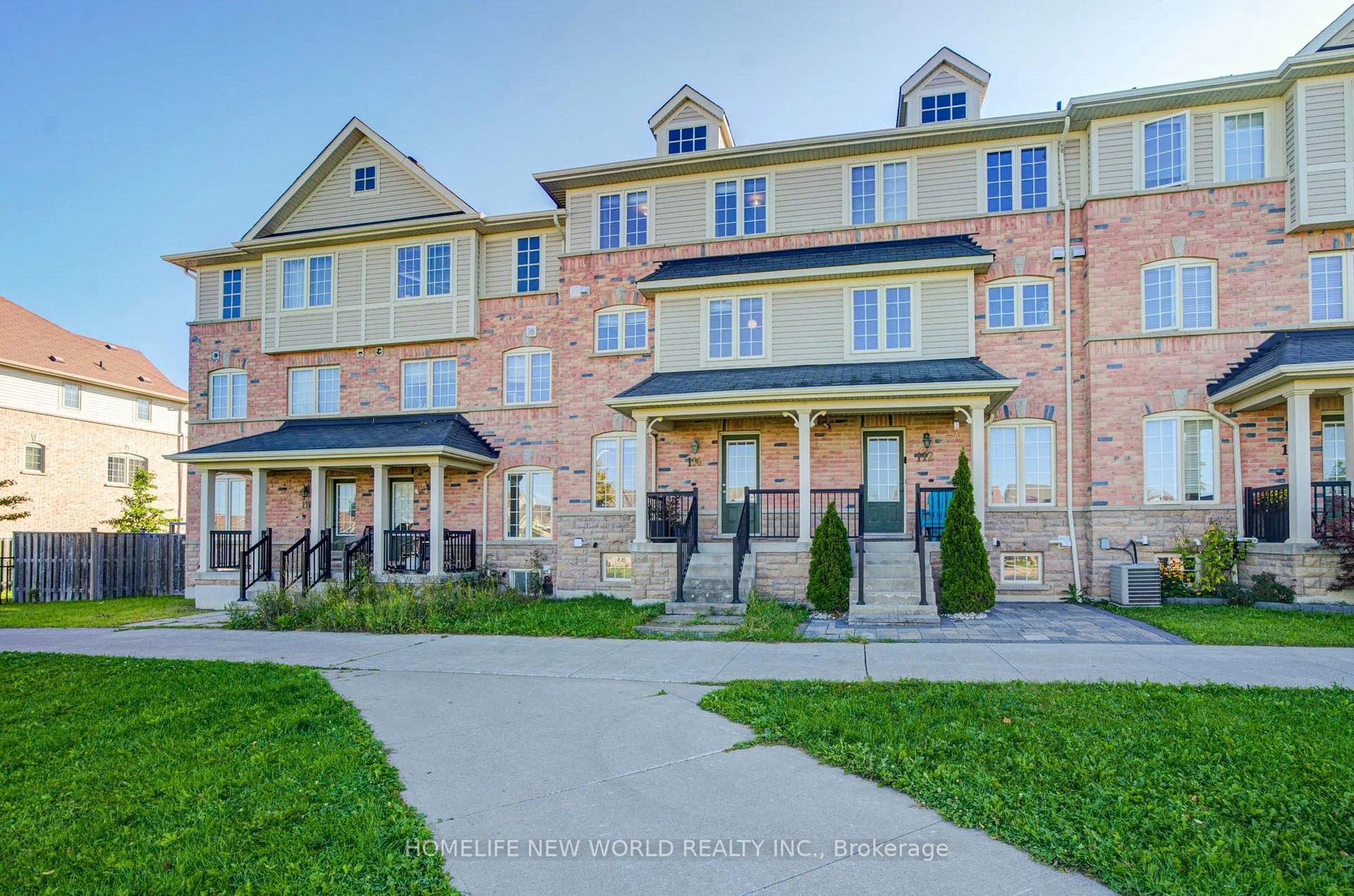 Photo 4 of 114 Goss Lane, Ajax, Central East — HOMEH