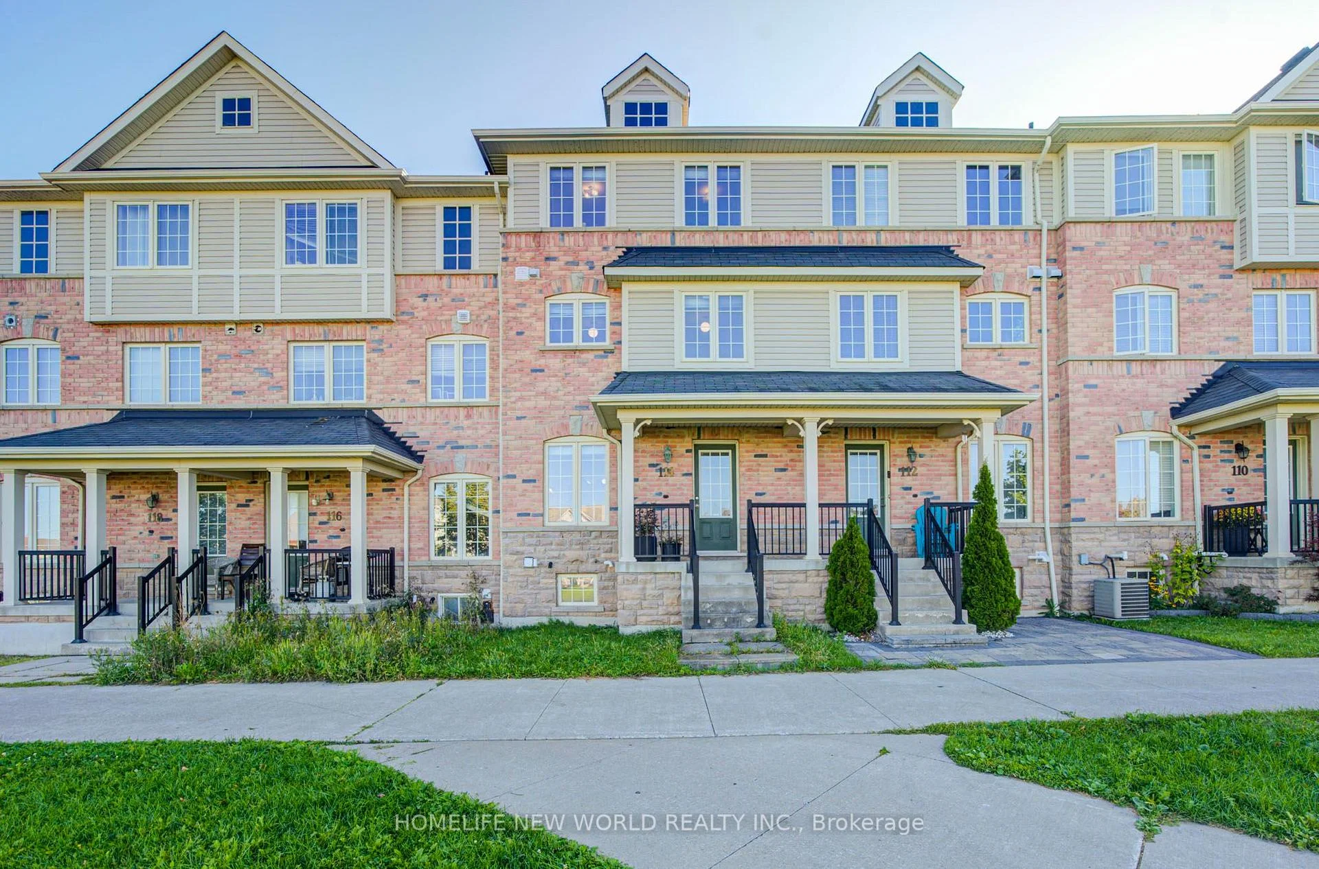 Photo 5 of 114 Goss Lane, Ajax, Central East — HOMEH