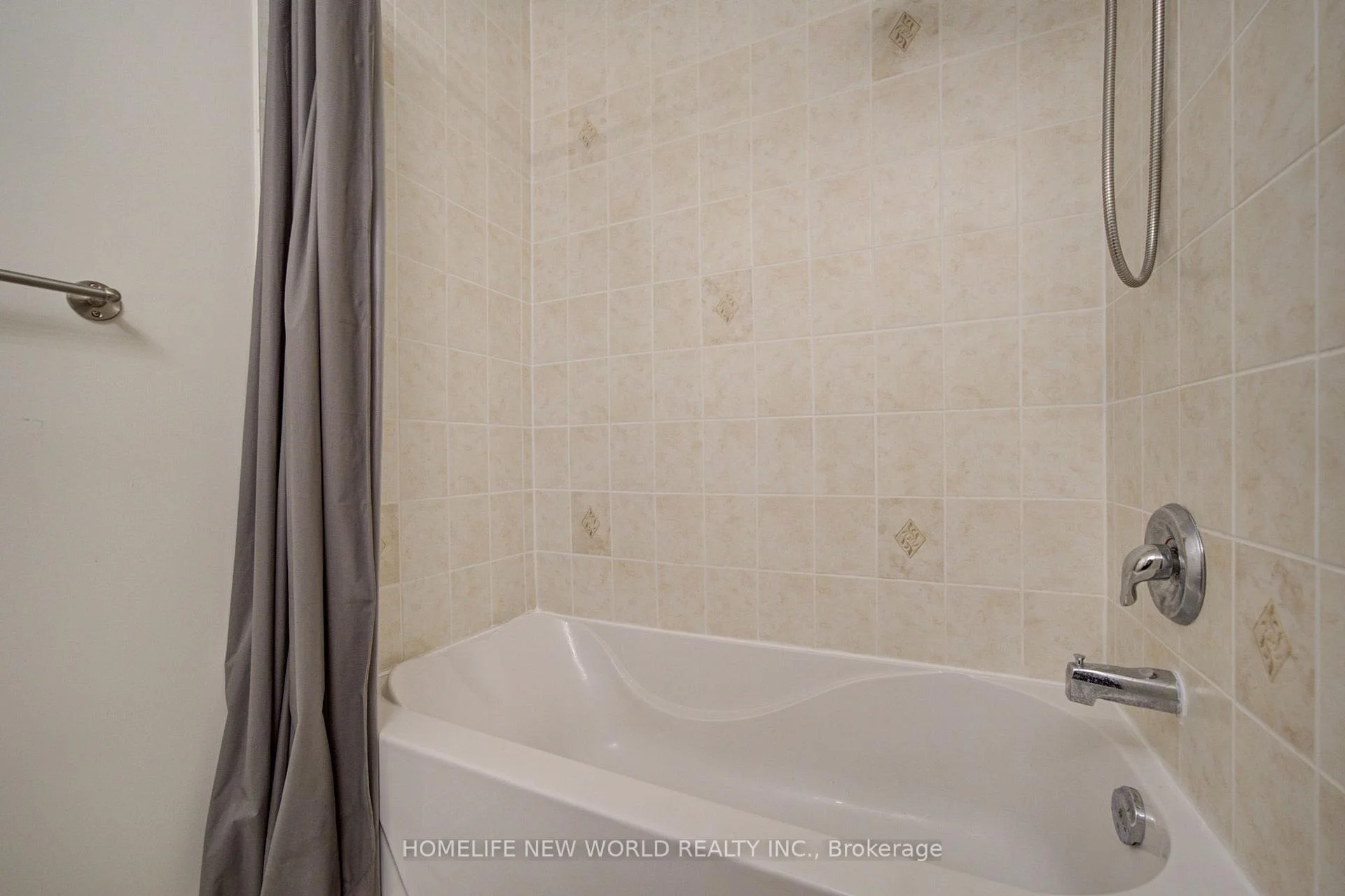 Photo 35 of 114 Goss Lane, Ajax, Central East — HOMEH