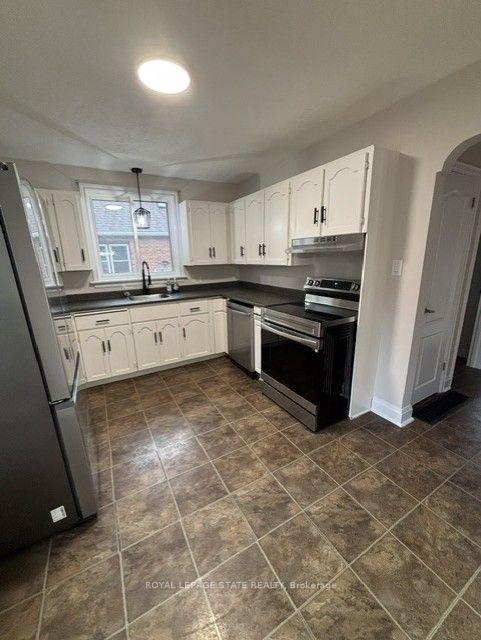 Photo 7 of 46 Delevan Crescent, Hamilton, Hill Park — HOMEH