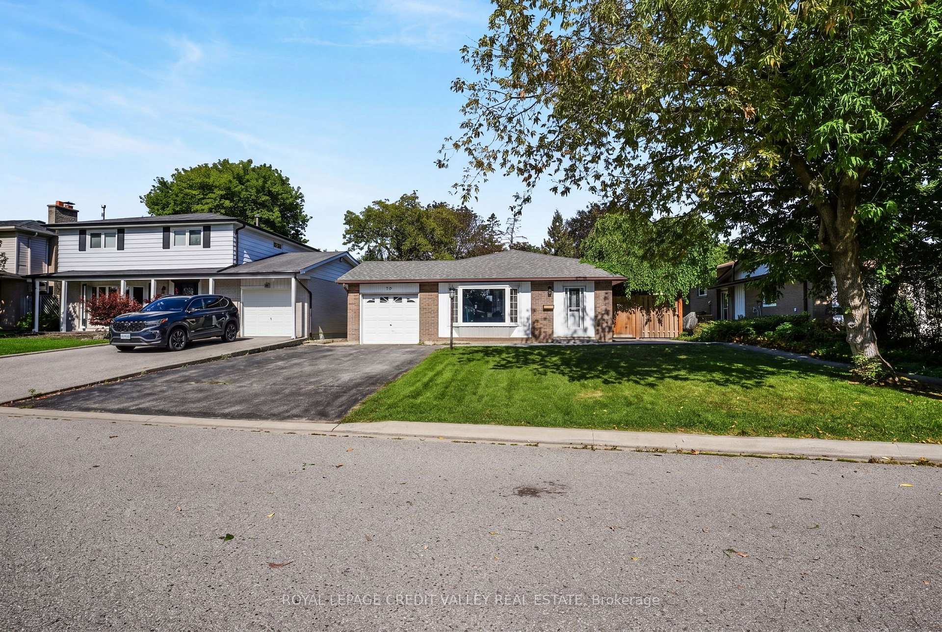 Photo 2 of 16 Lockton Crescent, Brampton, Brampton East — HOMEH