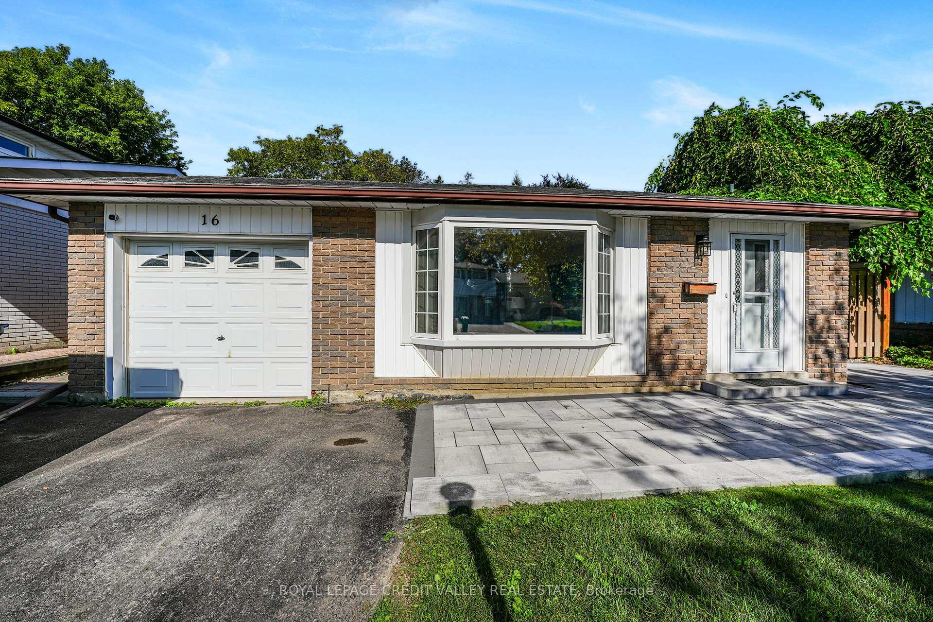 Photo 4 of 16 Lockton Crescent, Brampton, Brampton East — HOMEH