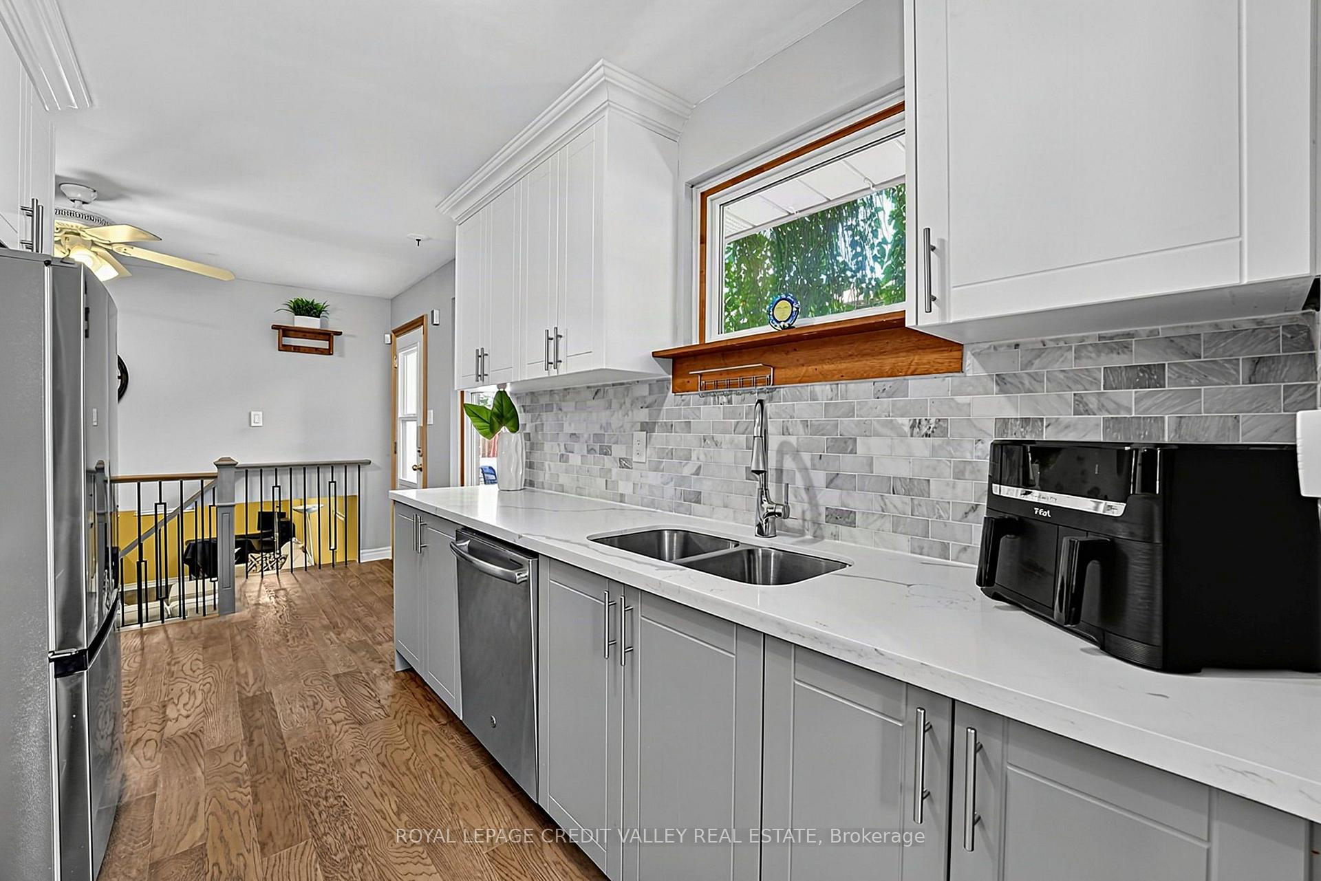 Photo 8 of 16 Lockton Crescent, Brampton, Brampton East — HOMEH