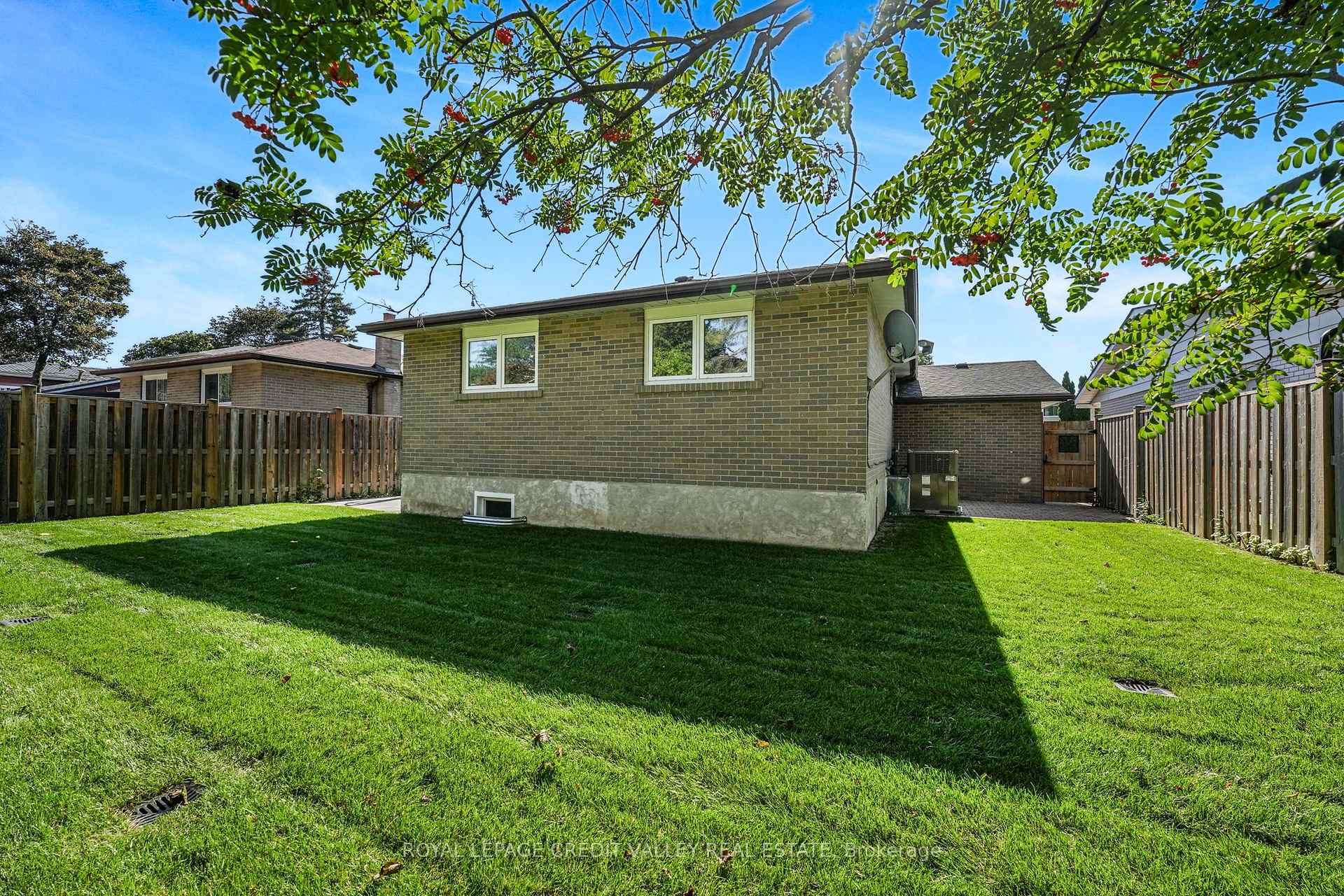 Photo 46 of 16 Lockton Crescent, Brampton, Brampton East — HOMEH