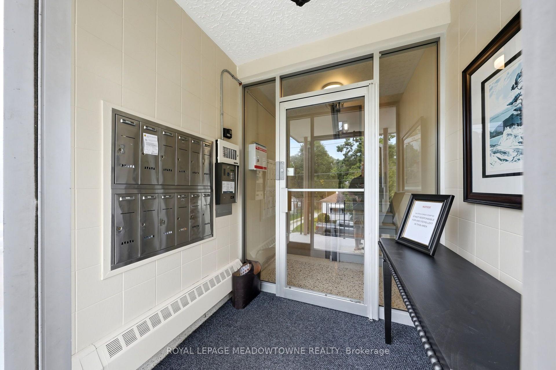 Photo 5 of Unit 301, 49 Park Avenue, Halton Hills, Georgetown — HOMEH