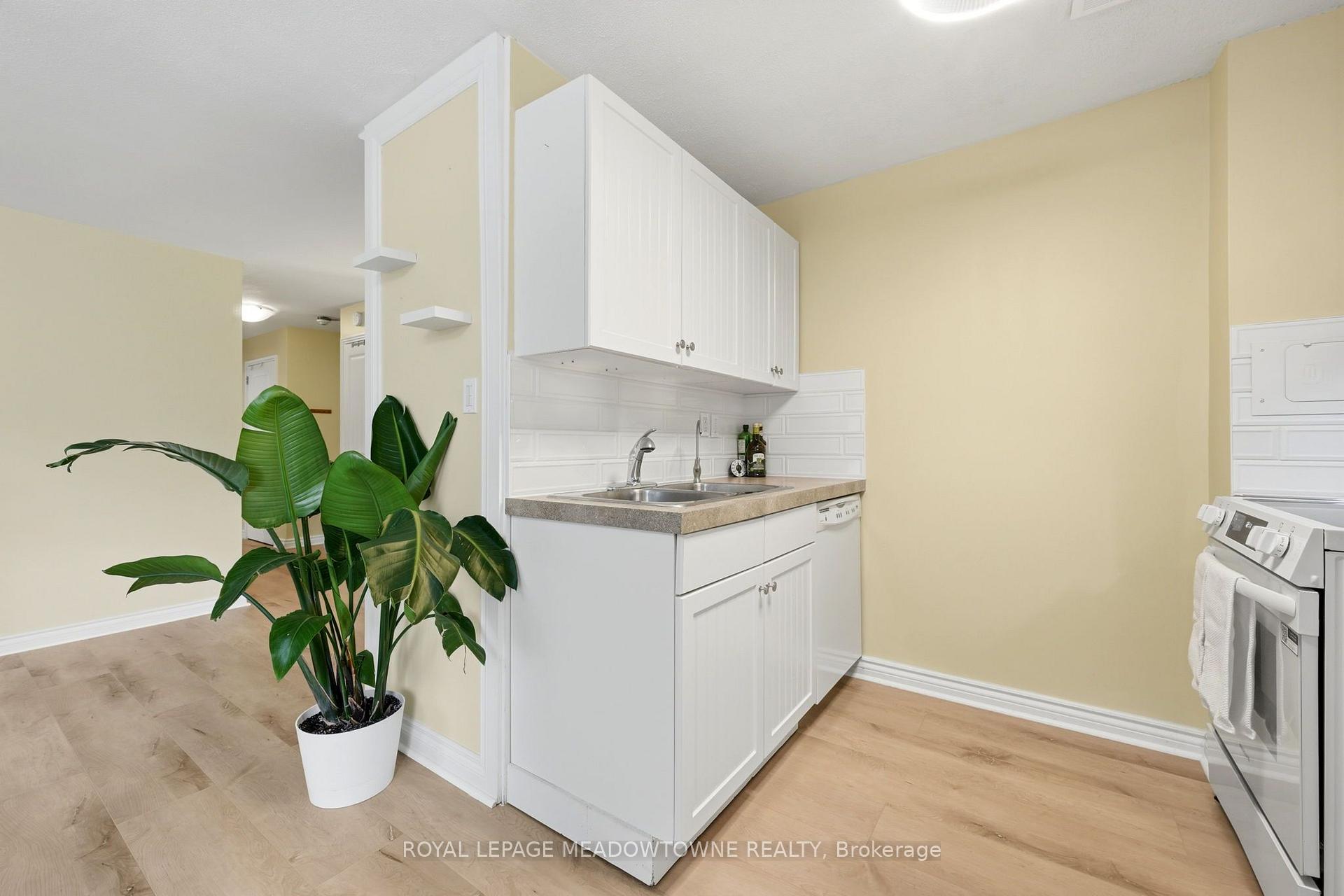 Photo 13 of Unit 301, 49 Park Avenue, Halton Hills, Georgetown — HOMEH