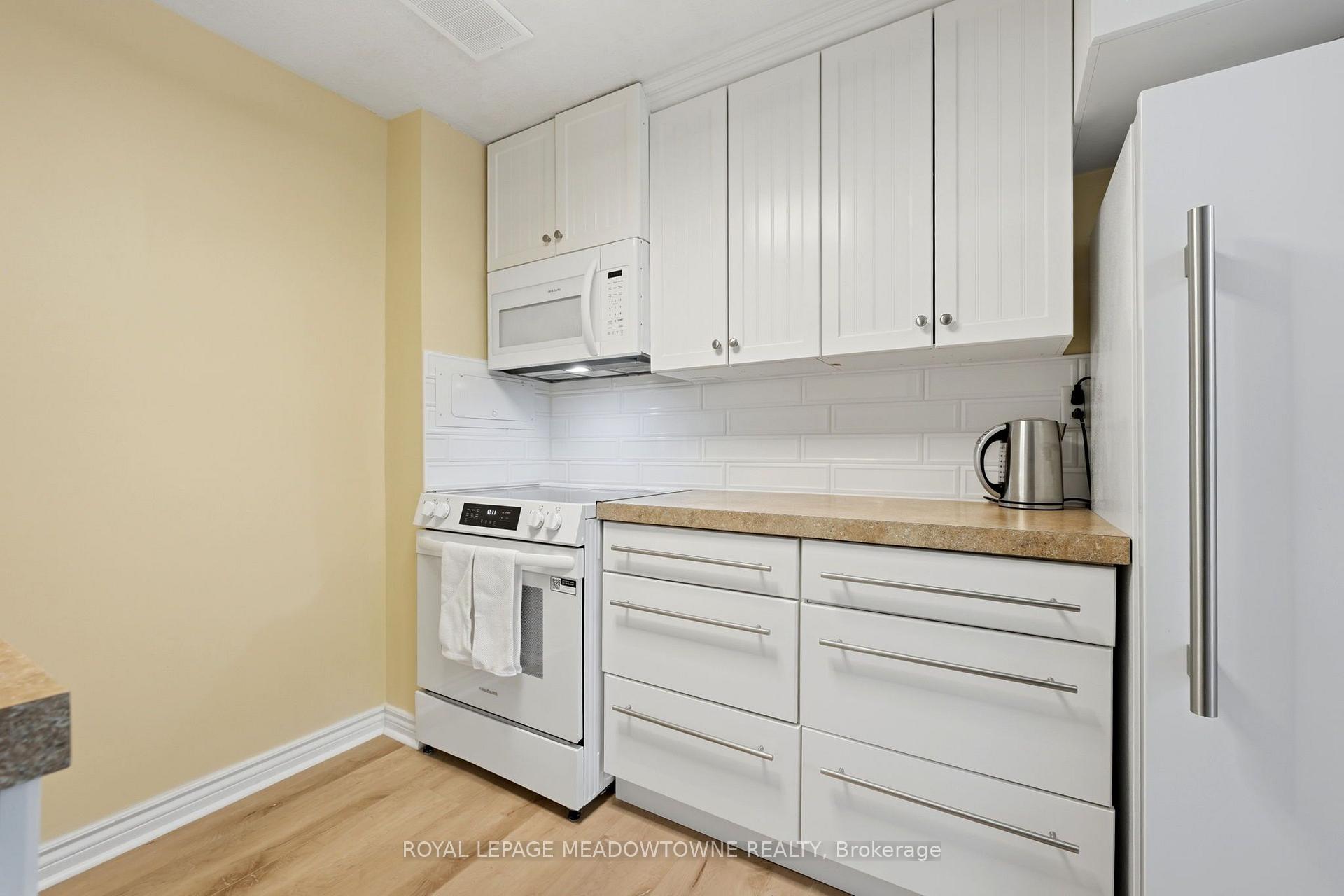 Photo 14 of Unit 301, 49 Park Avenue, Halton Hills, Georgetown — HOMEH
