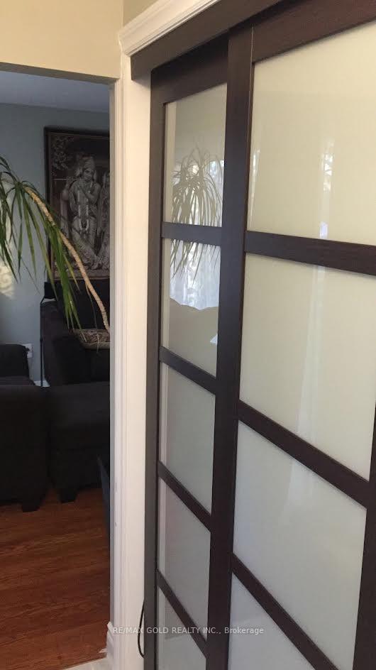 Photo 4 of Unit Upper, 27 Brookdale Crescent, Brampton, Avondale — HOMEH