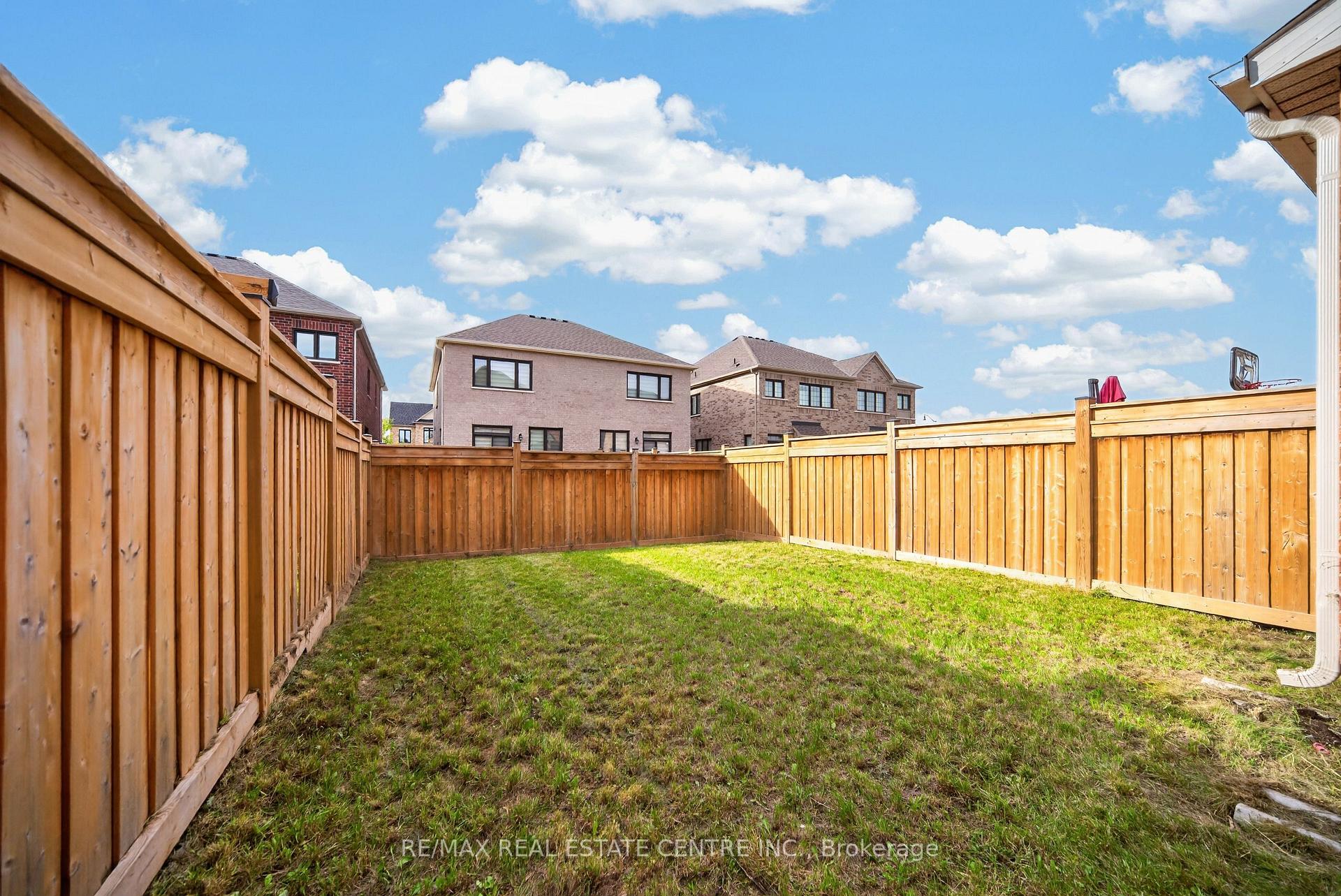 Photo 29 of 8 Banner Elk Street, Brampton, Bram West — HOMEH