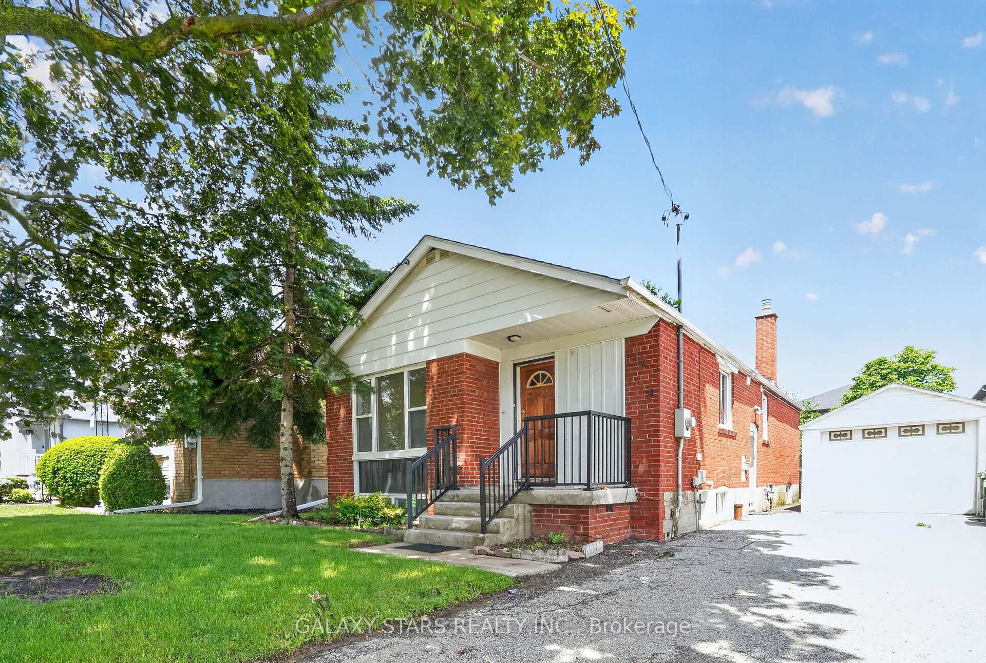 Front of 14 Minford Avenue