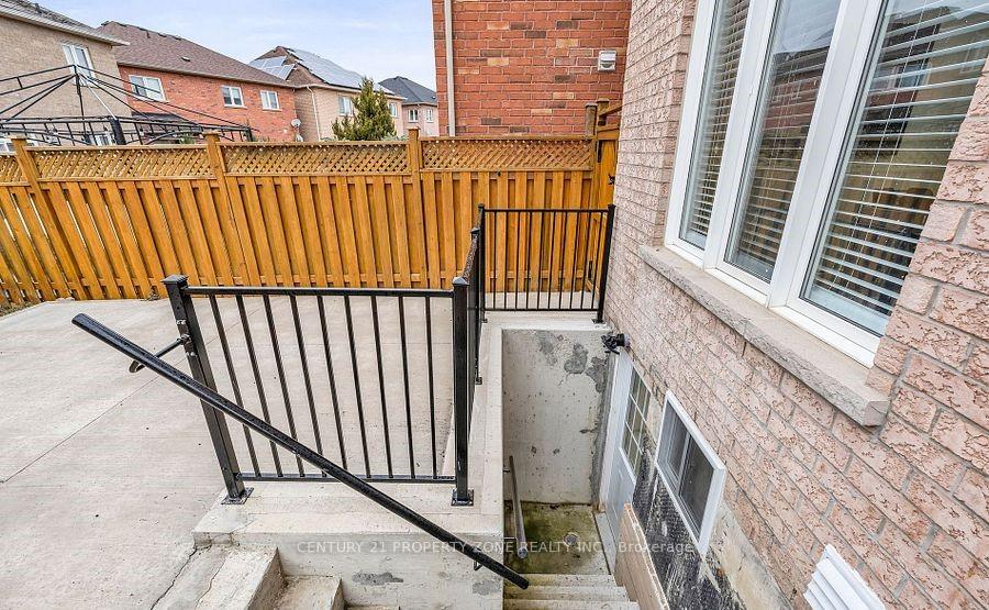 Photo 2 of Unit Basement, 8 Griffith Court, Brampton, Fletcher's Meadow — HOMEH