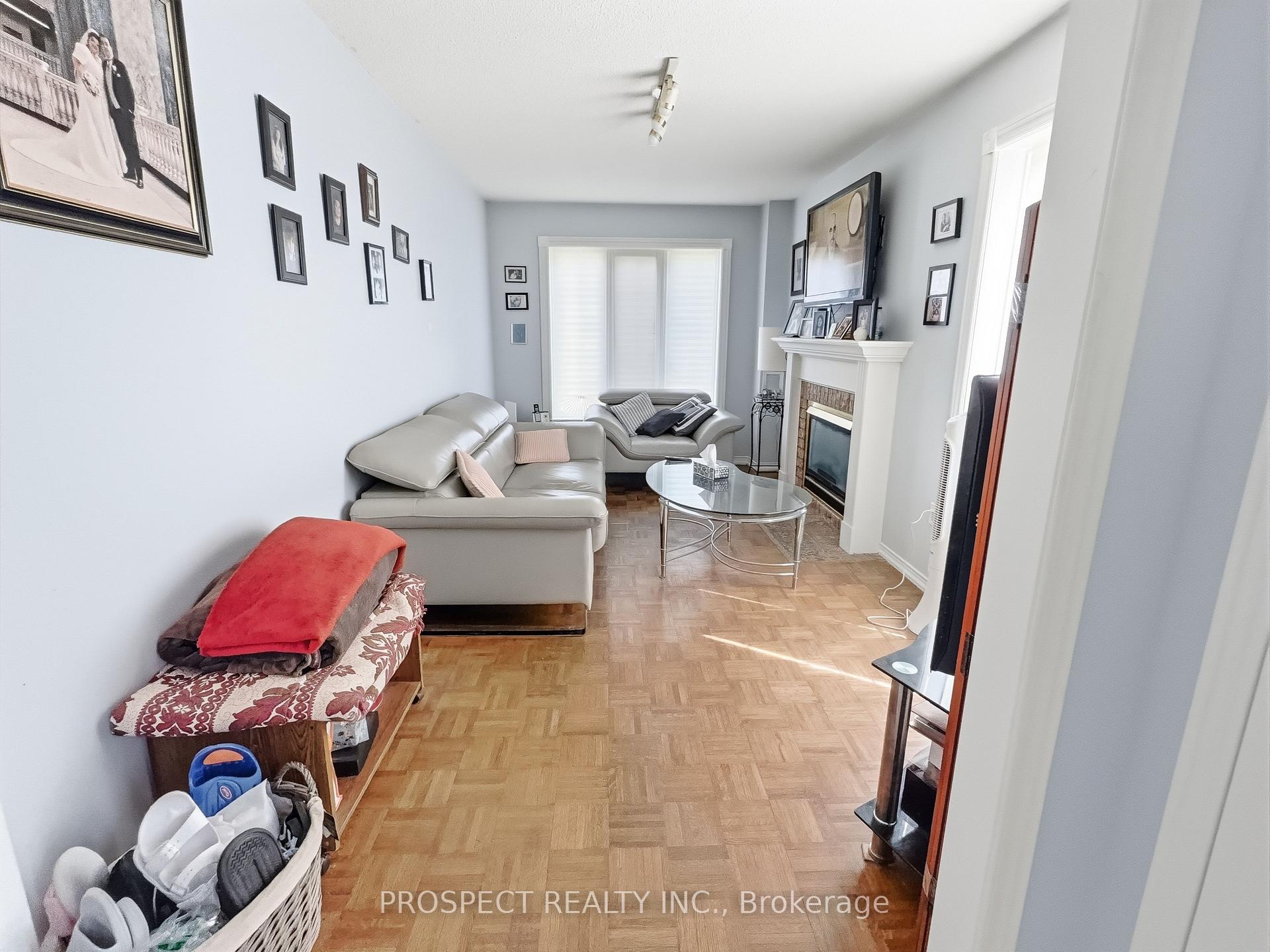 Photo 2 of 79 Louana Crescent, Vaughan, East Woodbridge — HOMEH