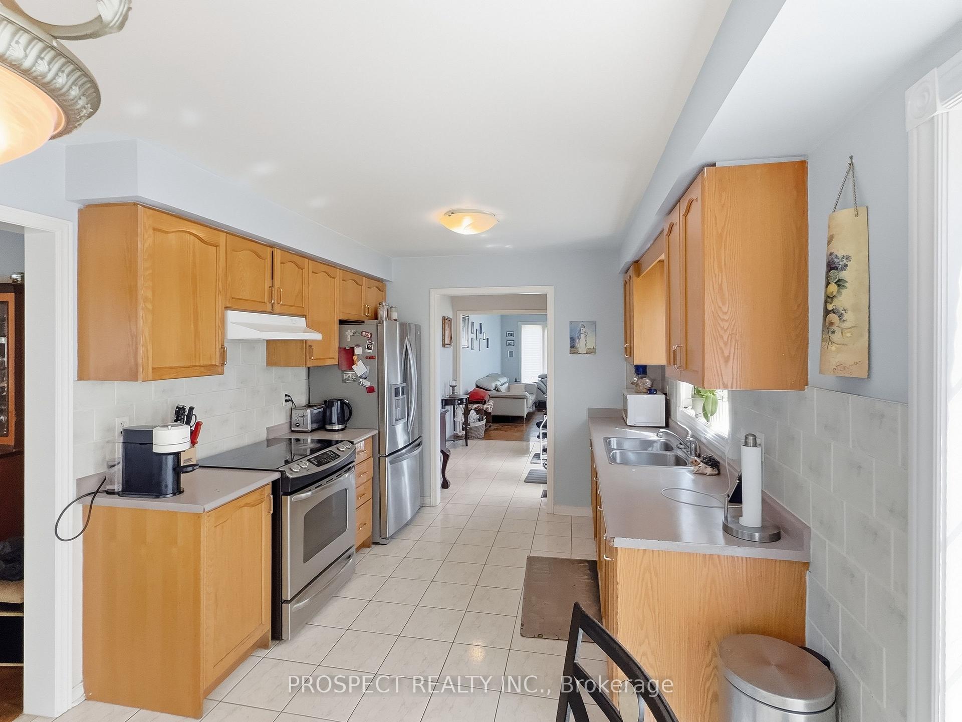 Photo 3 of 79 Louana Crescent, Vaughan, East Woodbridge — HOMEH