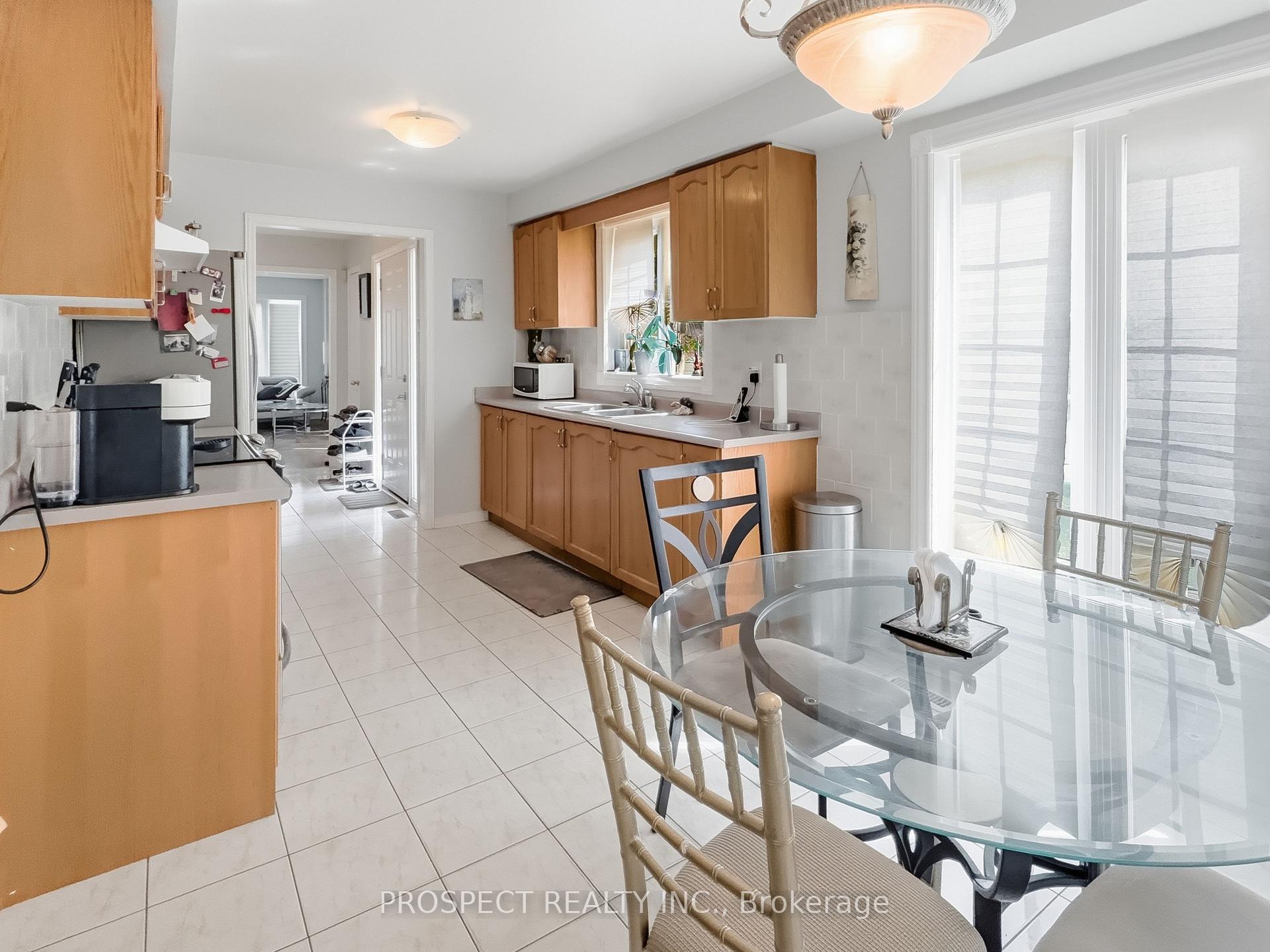 Photo 4 of 79 Louana Crescent, Vaughan, East Woodbridge — HOMEH