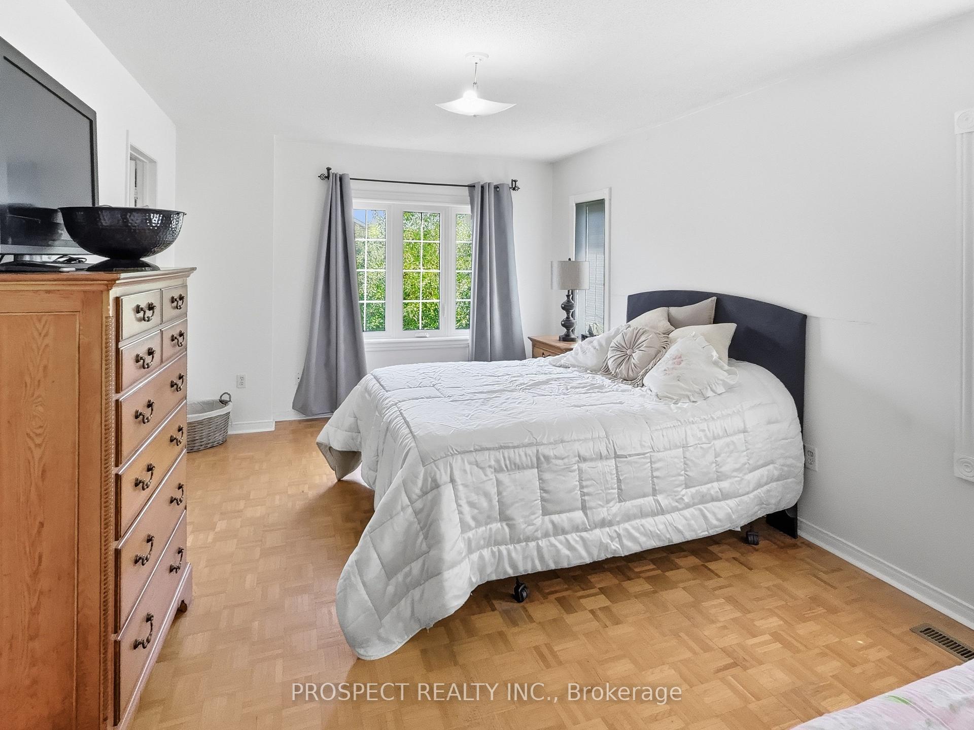 Photo 7 of 79 Louana Crescent, Vaughan, East Woodbridge — HOMEH