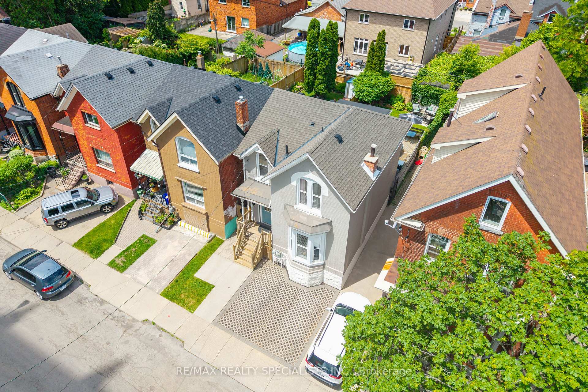 Photo 2 of 43 Oxford Street, Hamilton, Strathcona — HOMEH