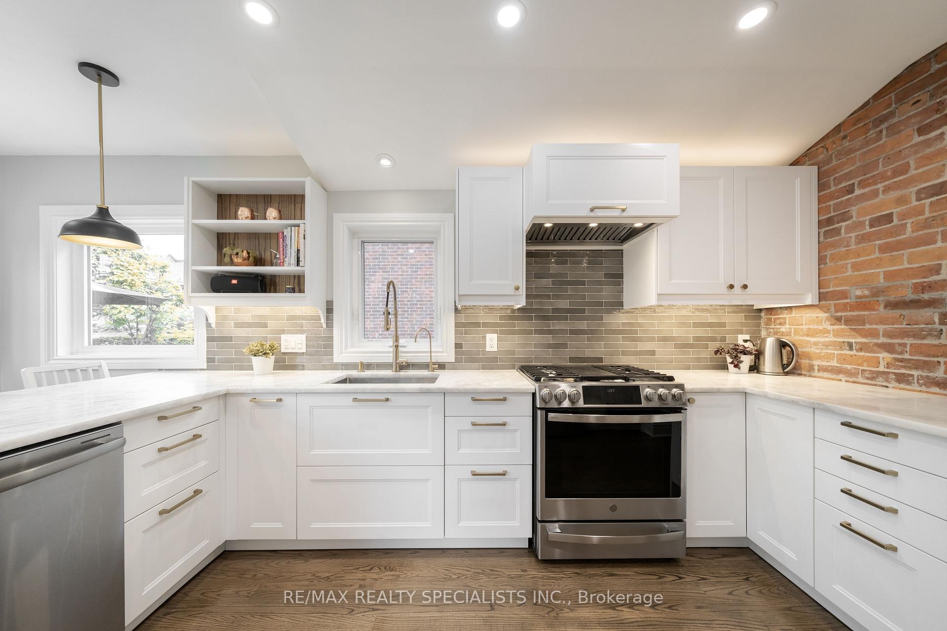 Photo 11 of 43 Oxford Street, Hamilton, Strathcona — HOMEH