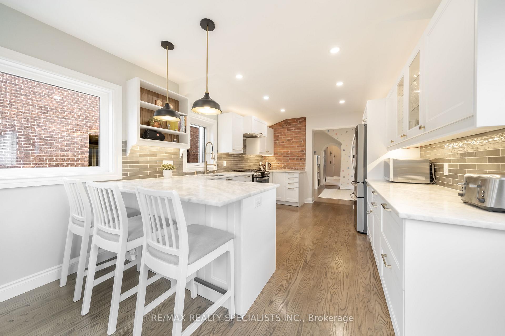 Photo 13 of 43 Oxford Street, Hamilton, Strathcona — HOMEH