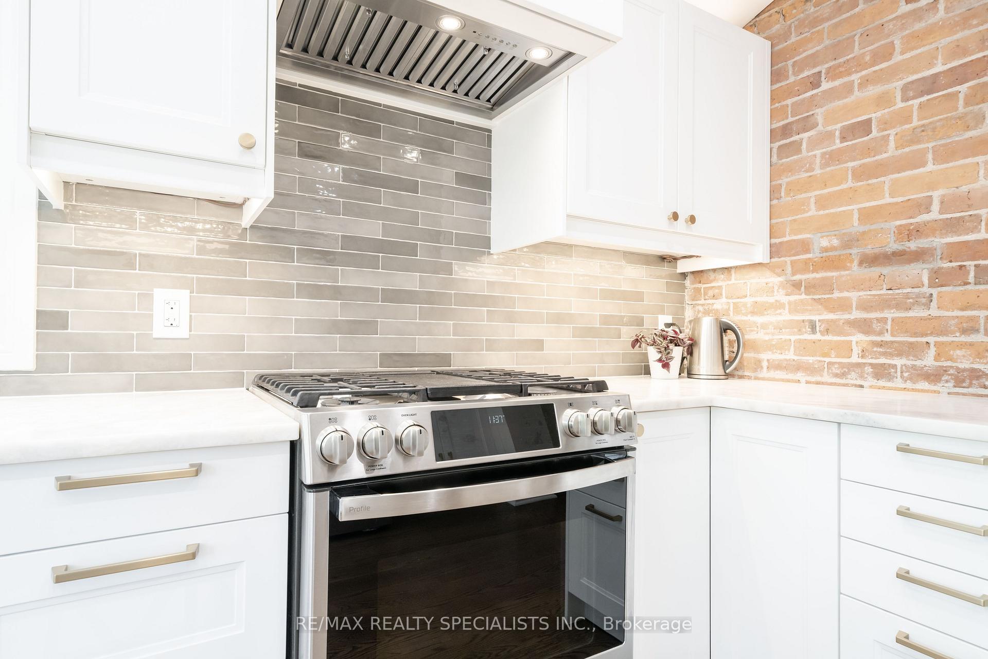 Photo 14 of 43 Oxford Street, Hamilton, Strathcona — HOMEH