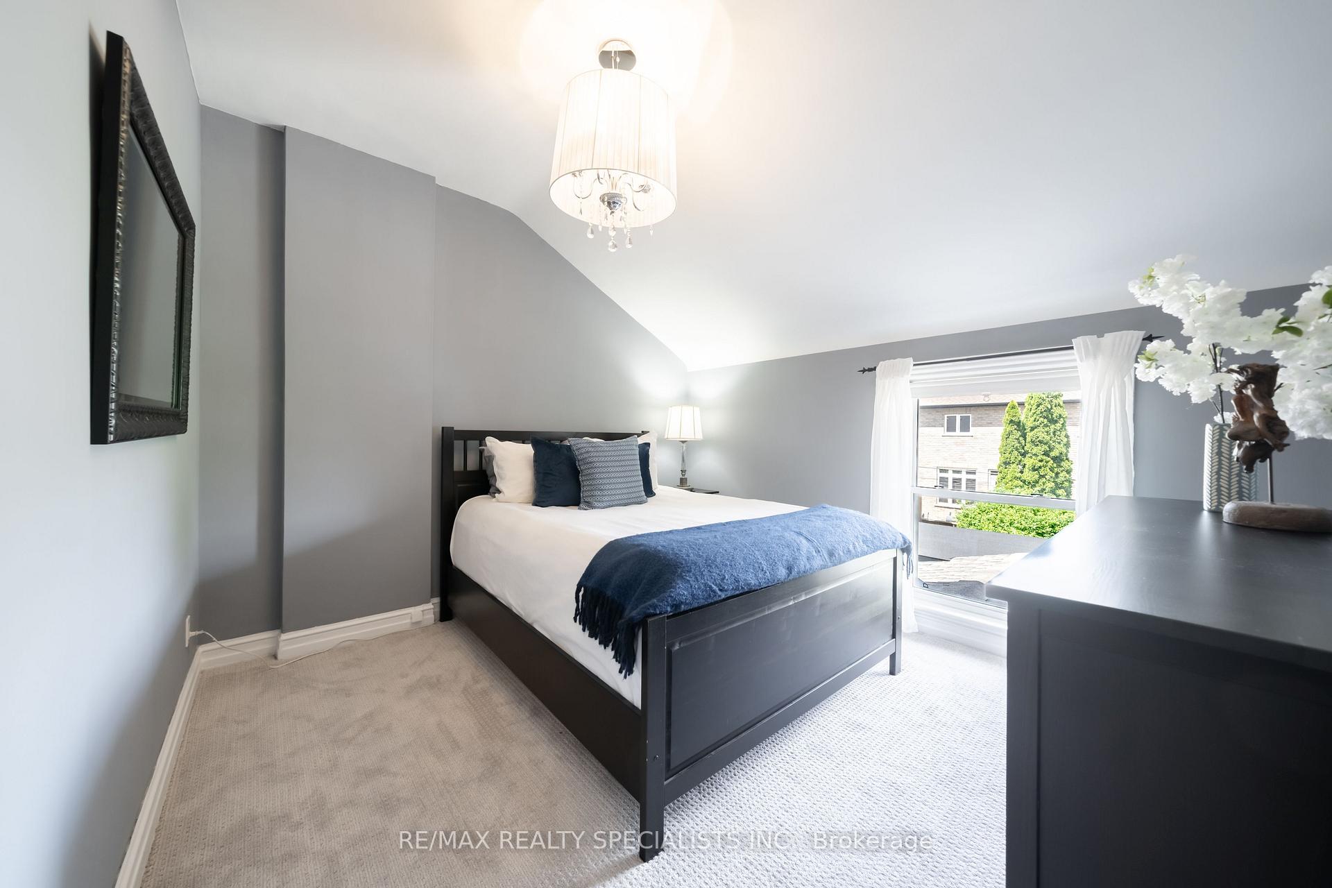 Photo 16 of 43 Oxford Street, Hamilton, Strathcona — HOMEH