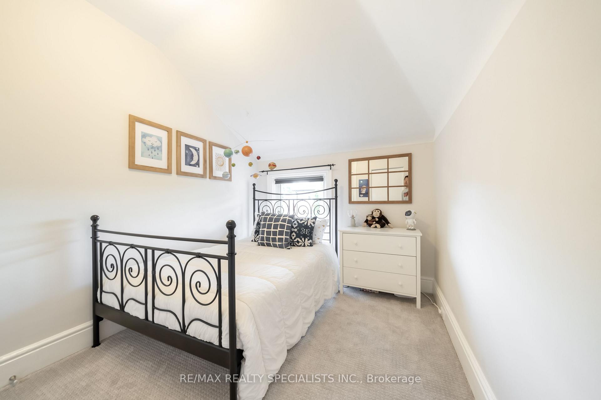 Photo 17 of 43 Oxford Street, Hamilton, Strathcona — HOMEH