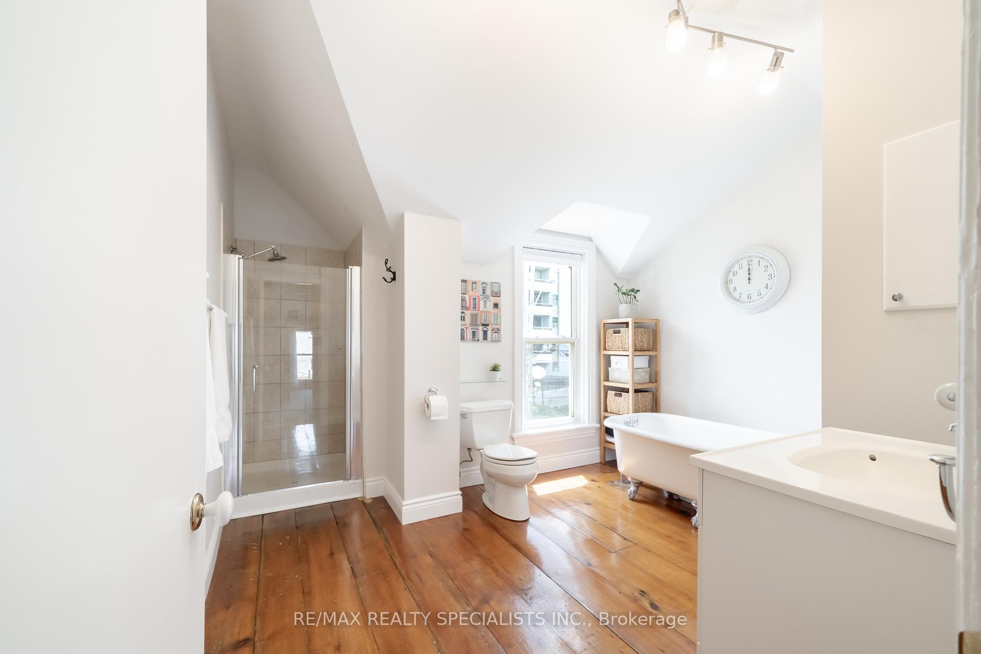 Photo 21 of 43 Oxford Street, Hamilton, Strathcona — HOMEH