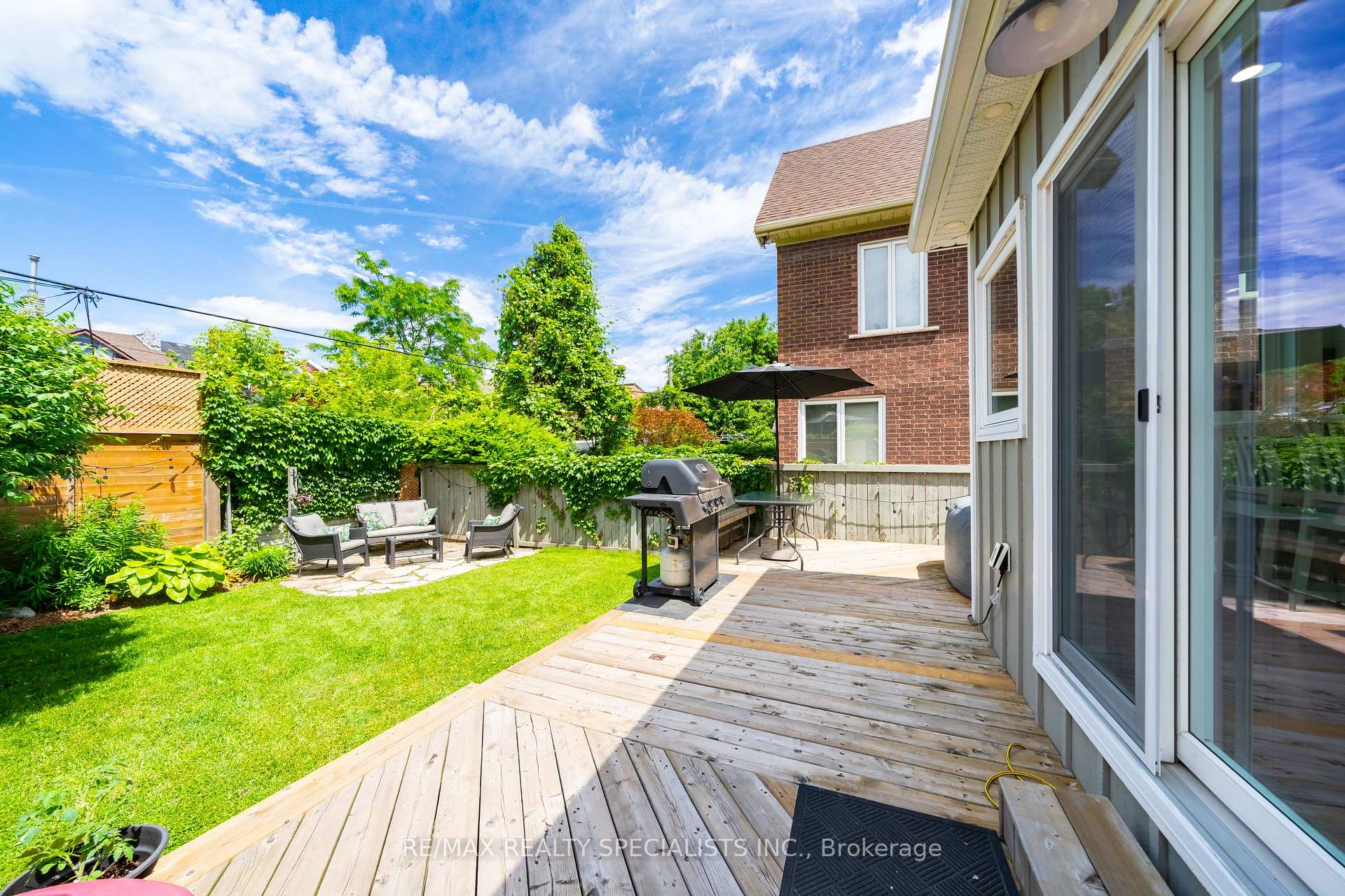 Photo 23 of 43 Oxford Street, Hamilton, Strathcona — HOMEH