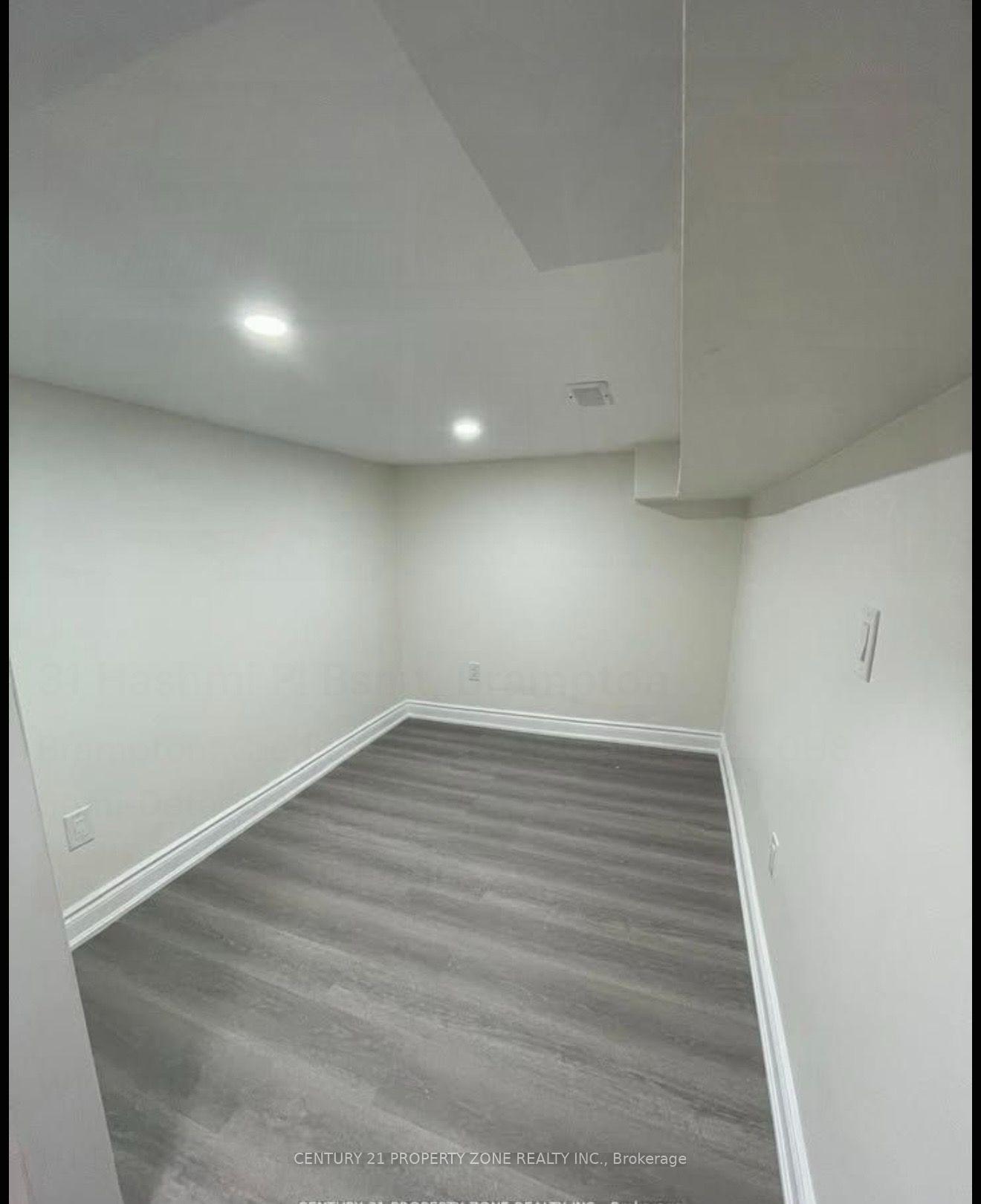 Photo 4 of Unit Bsmt, 41 Hashmi Place, Brampton, Credit Valley — HOMEH