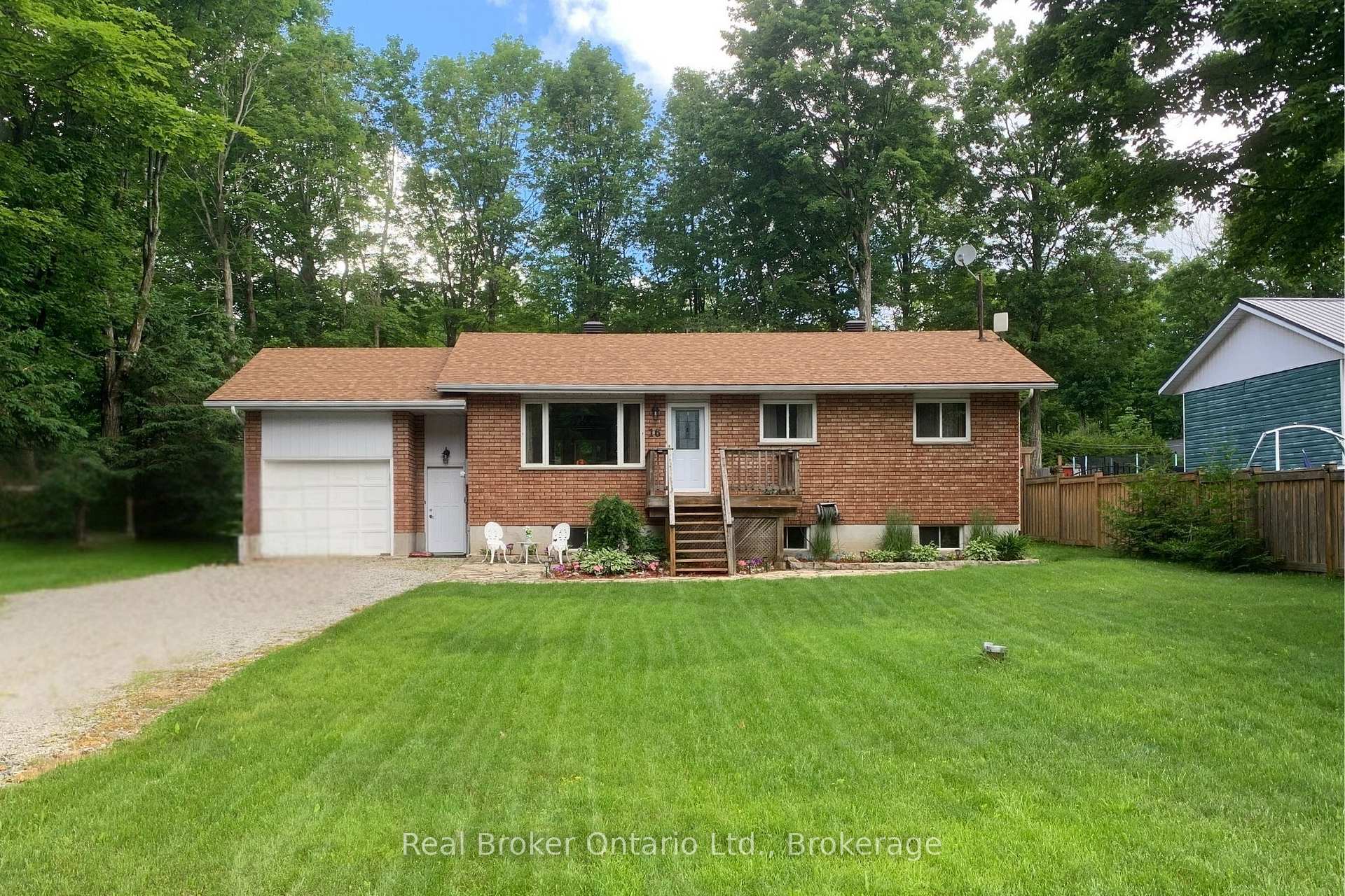 Photo 4 of 16 Mundy Avenue, Tiny, Rural Tiny — HOMEH