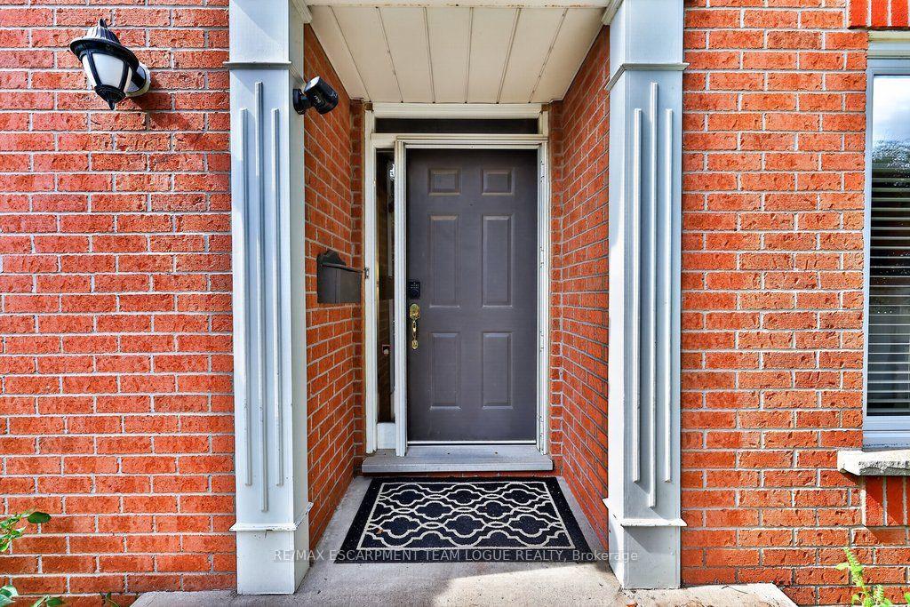 Photo 5 of Unit 9, 2103 Berwick Drive, Burlington, Rose — HOMEH